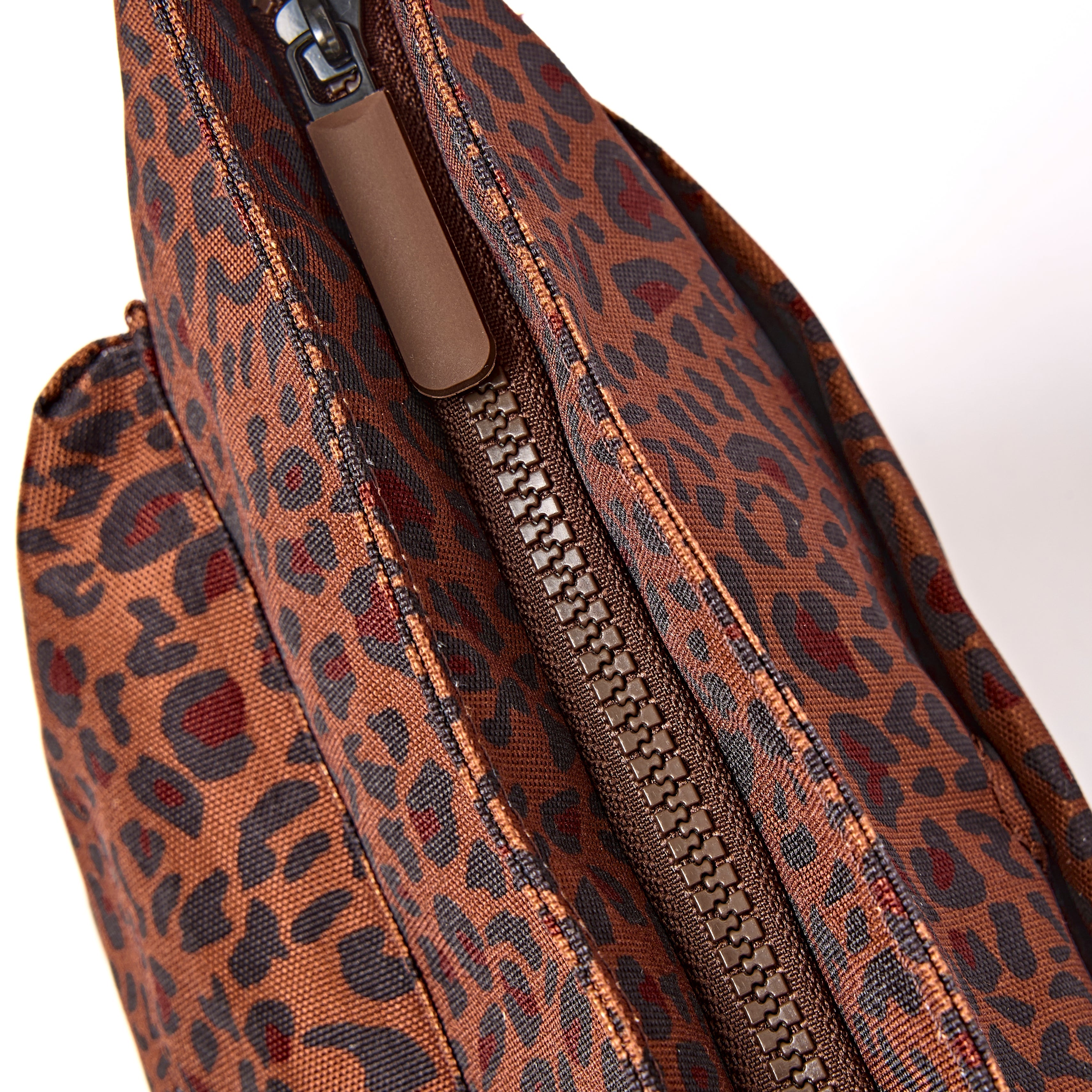 ROKA London - Kennington M crossbody-väska #Färg_Mini_Leopard