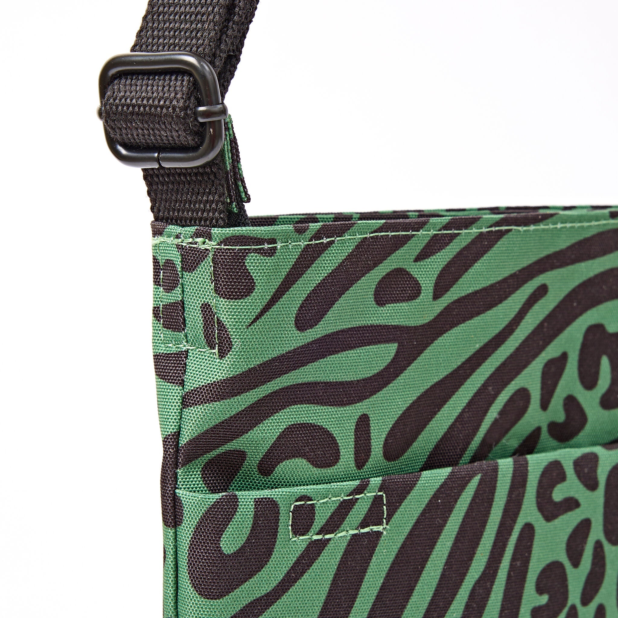 ROKA London - Kennington M crossbody-väska #Färg_Mixed_Animal_Artichoke