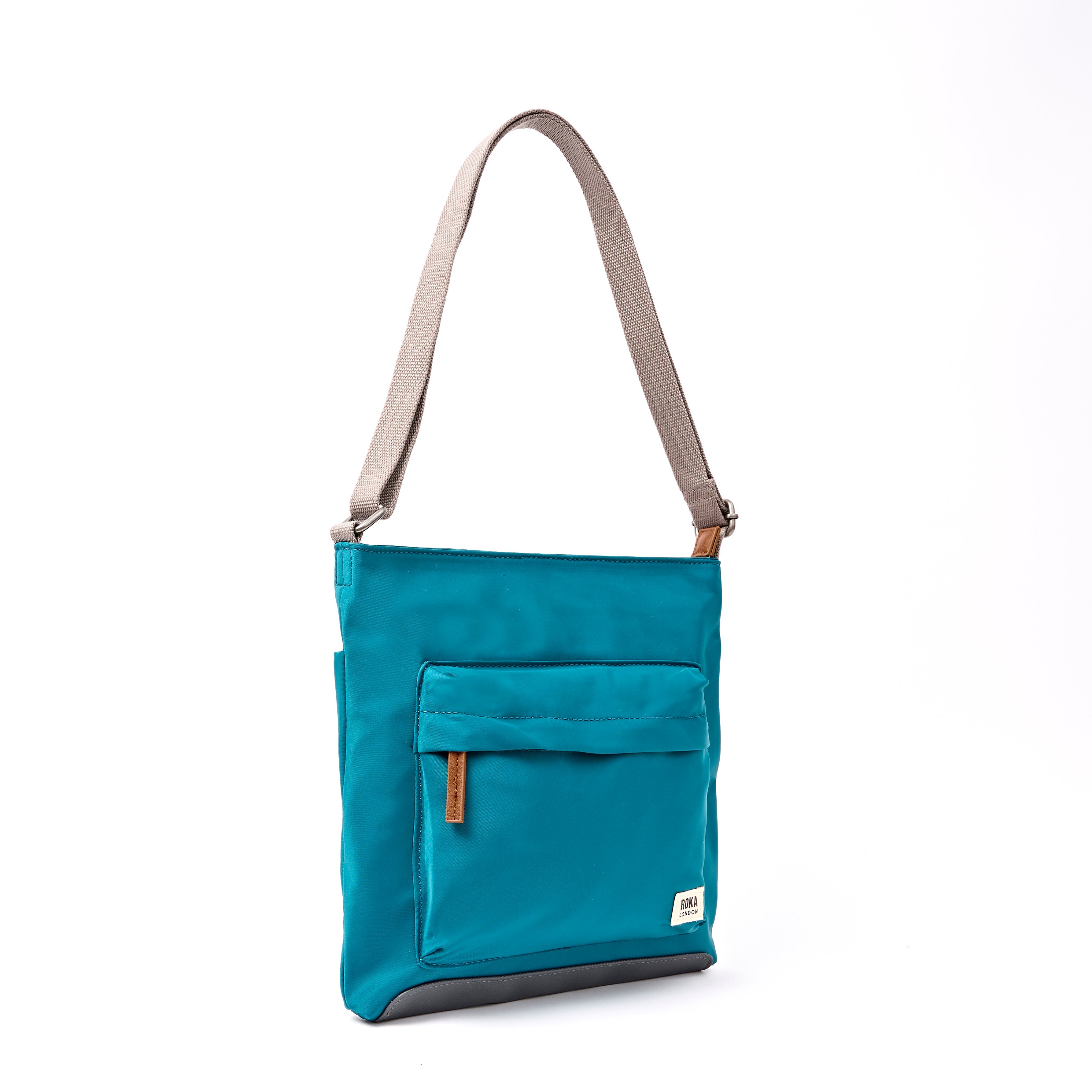 ROKA London - Kennington M crossbody-väska #Färg_North_Sea