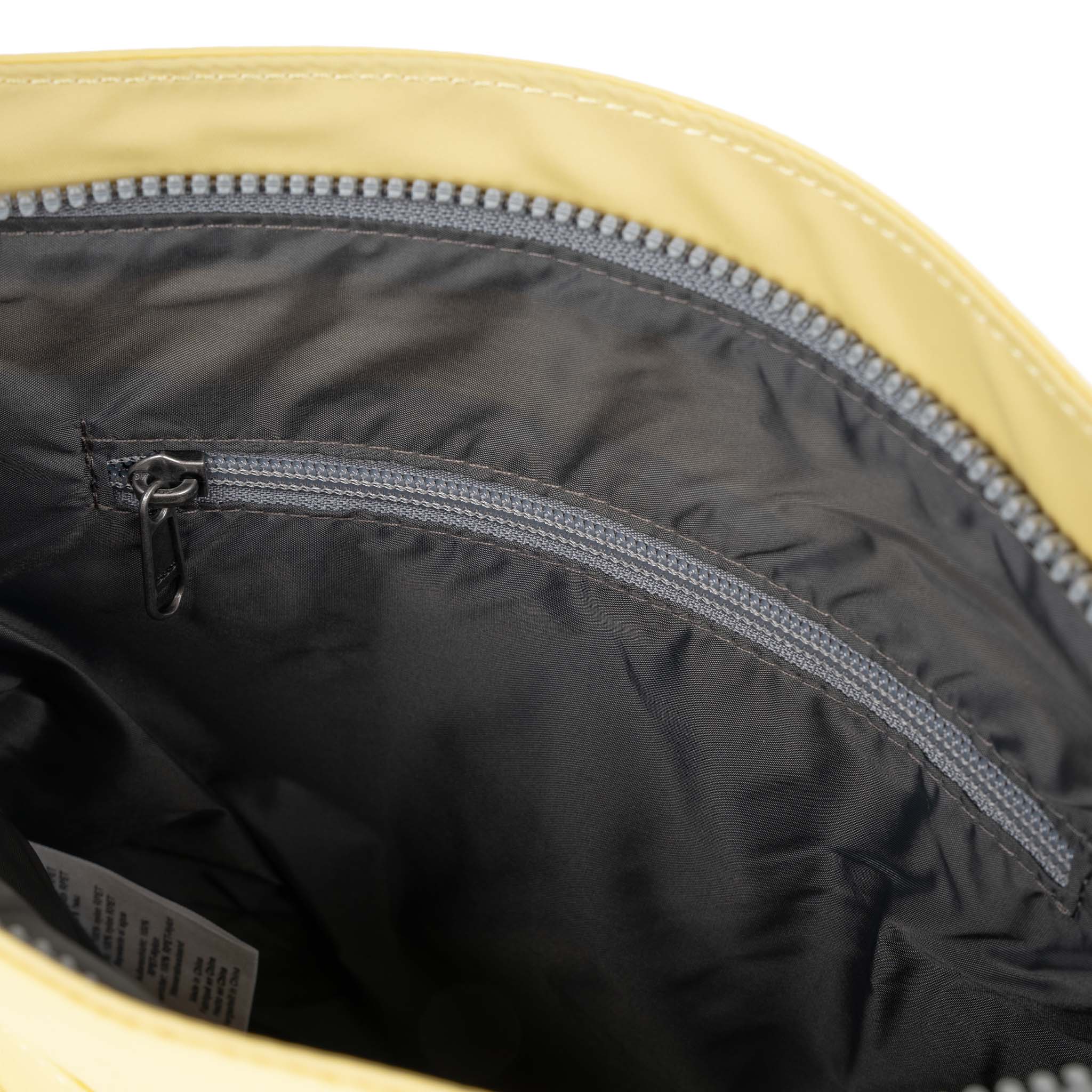 ROKA London - Kennington M crossbody-väska #Färg_Citron