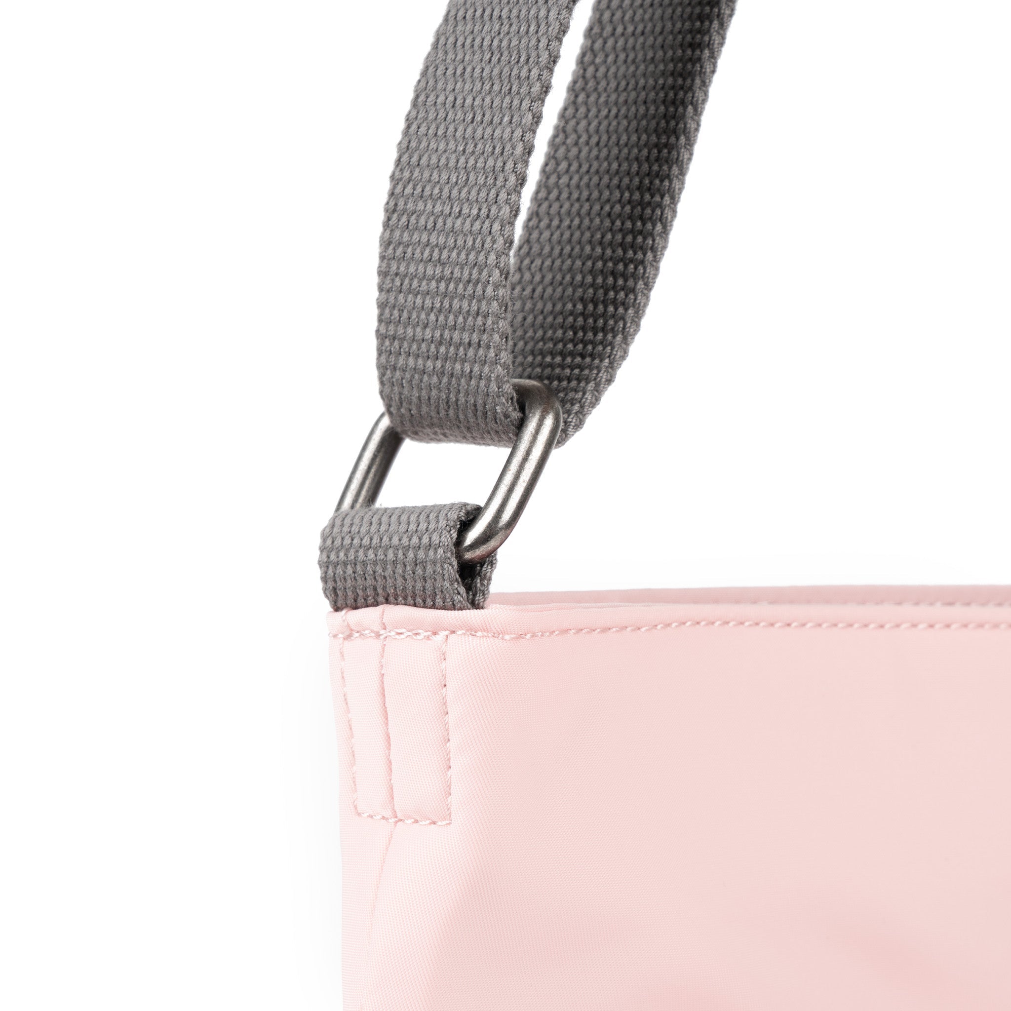 ROKA London - Kennington M crossbody-väska #Färg_English_Rose