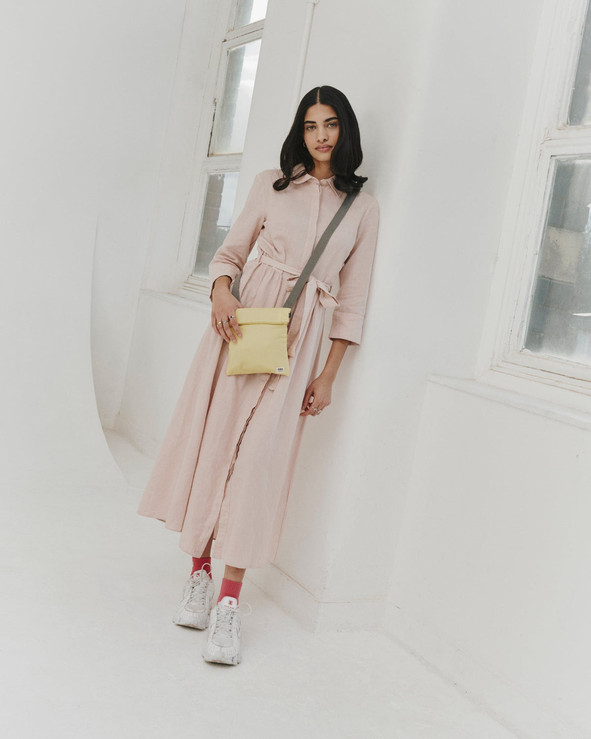 ROKA London - Stratford S crossbody-väska #Färg_Citron