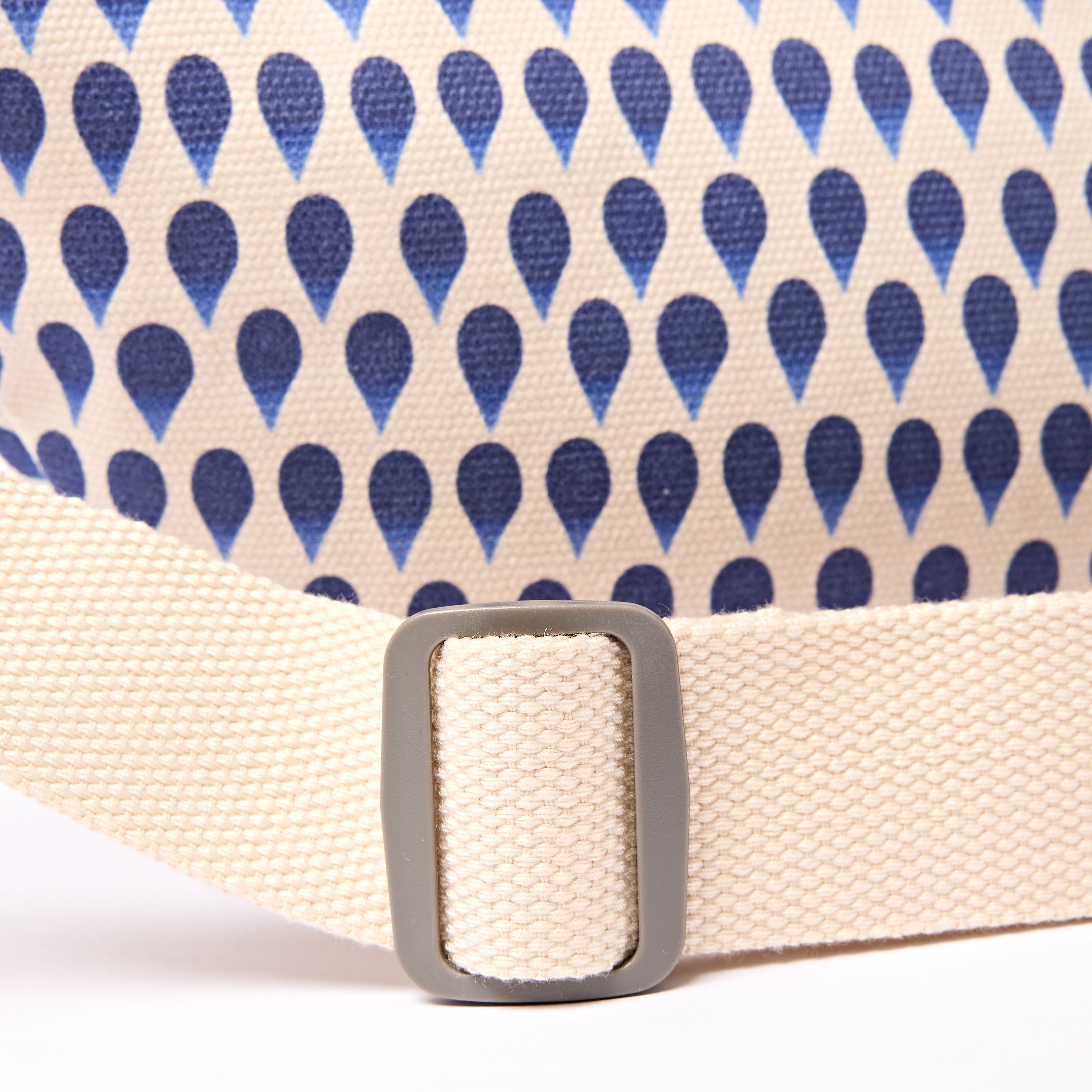 ROKA London - Mill Hill S crossbody-väska #Färg_Denim_Rain_Indigo