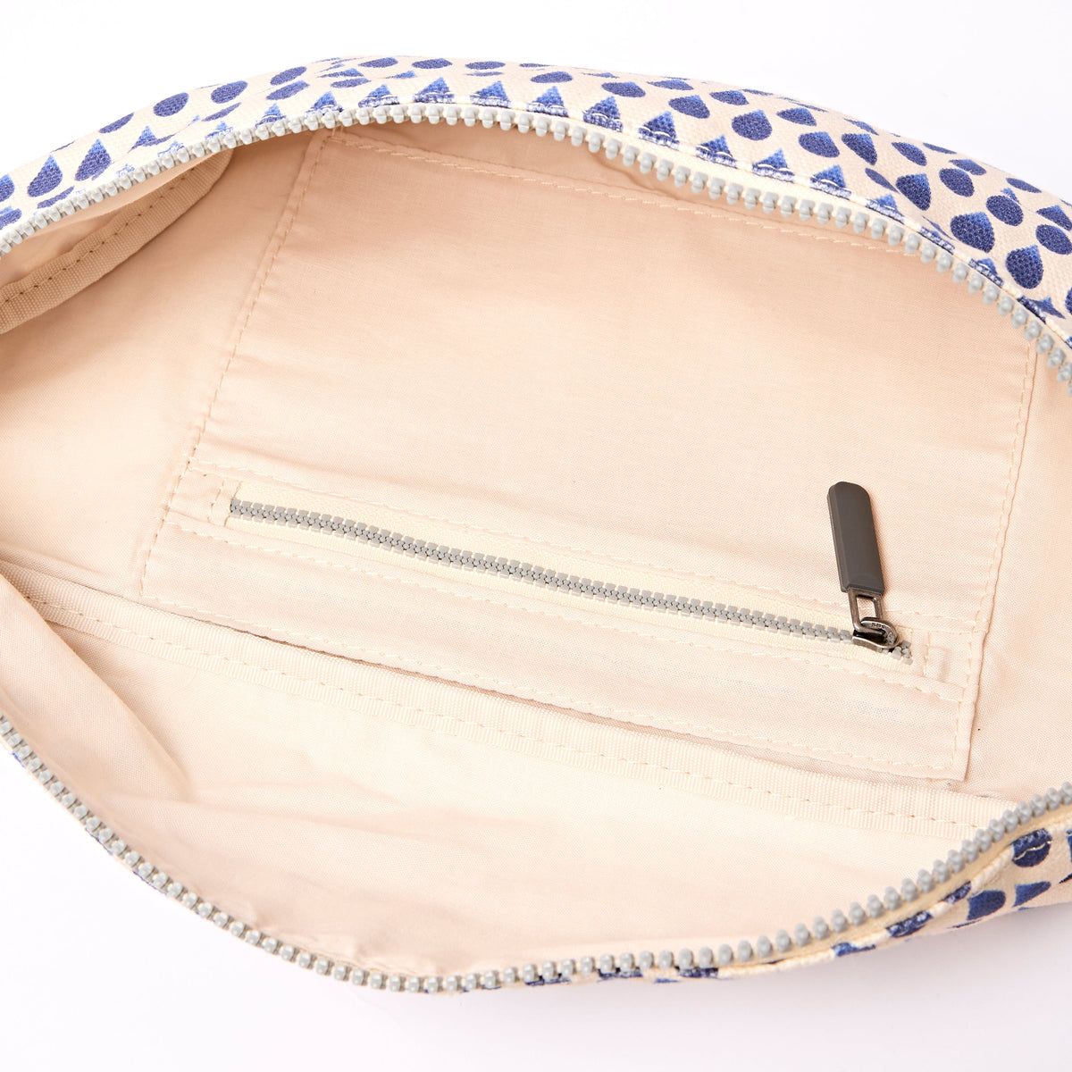 ROKA London - Mill Hill S crossbody-väska #Färg_Denim_Rain_Indigo