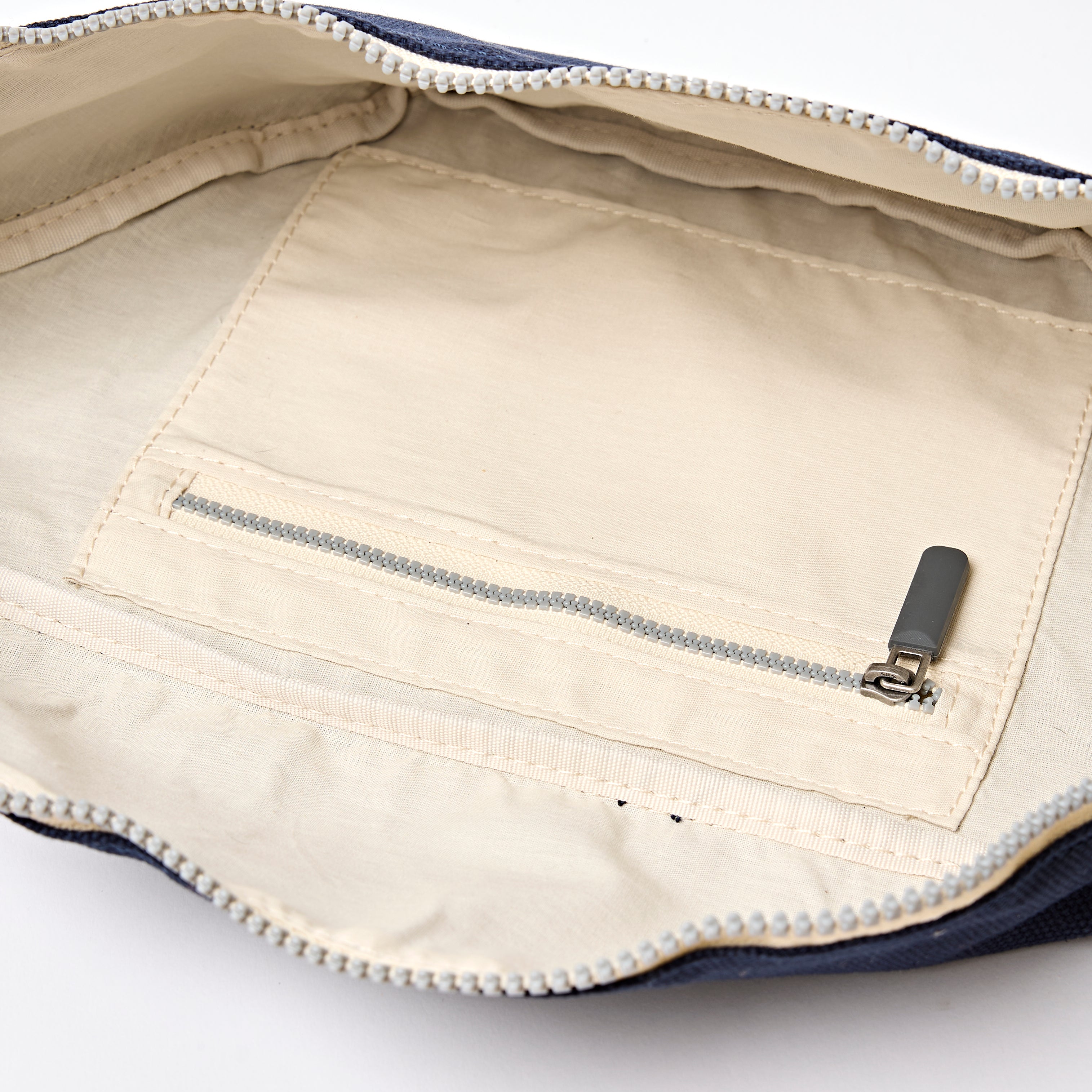 ROKA London - Mill Hill S crossbody-väska #Färg_Midnight