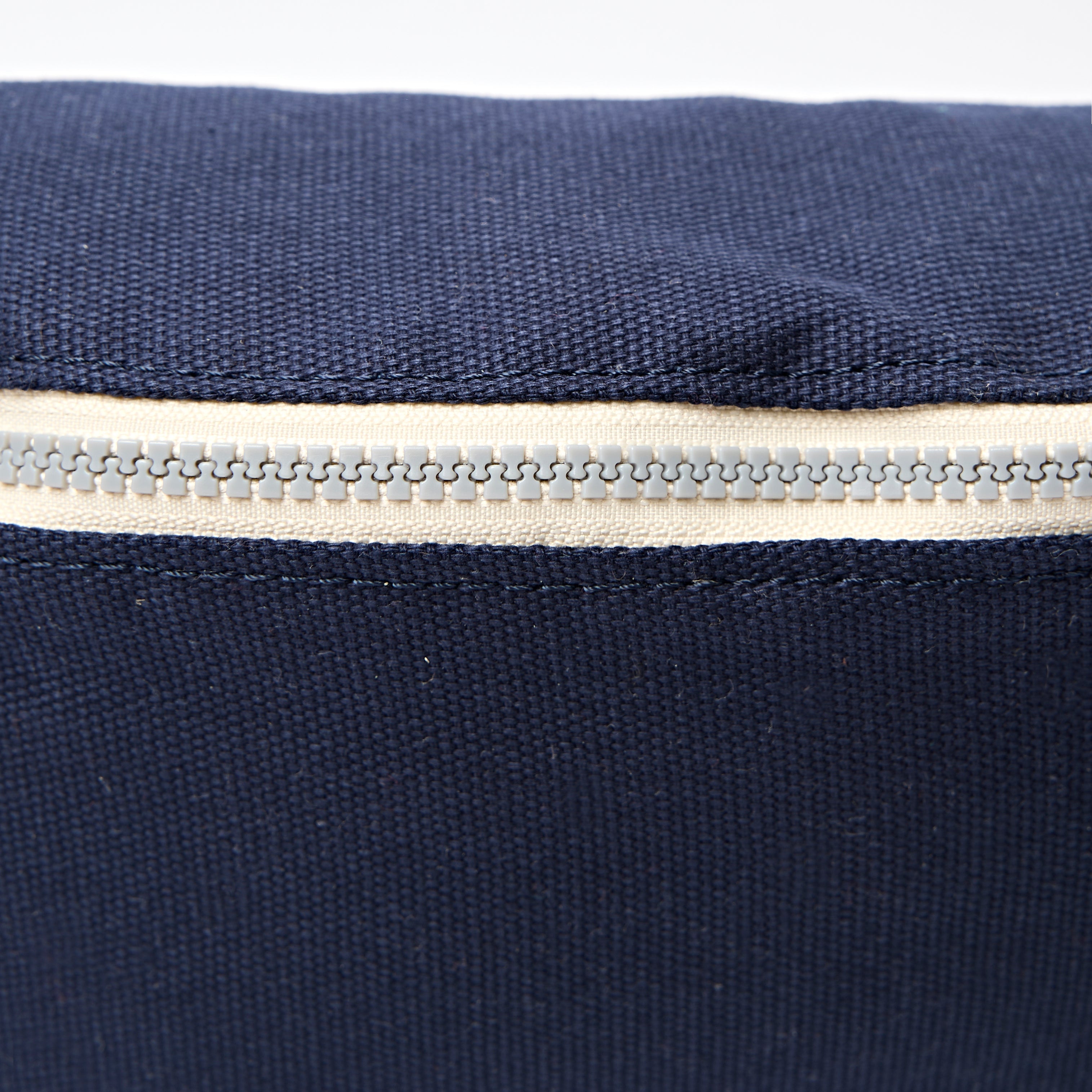 ROKA London - Mill Hill S crossbody-väska #Färg_Midnight
