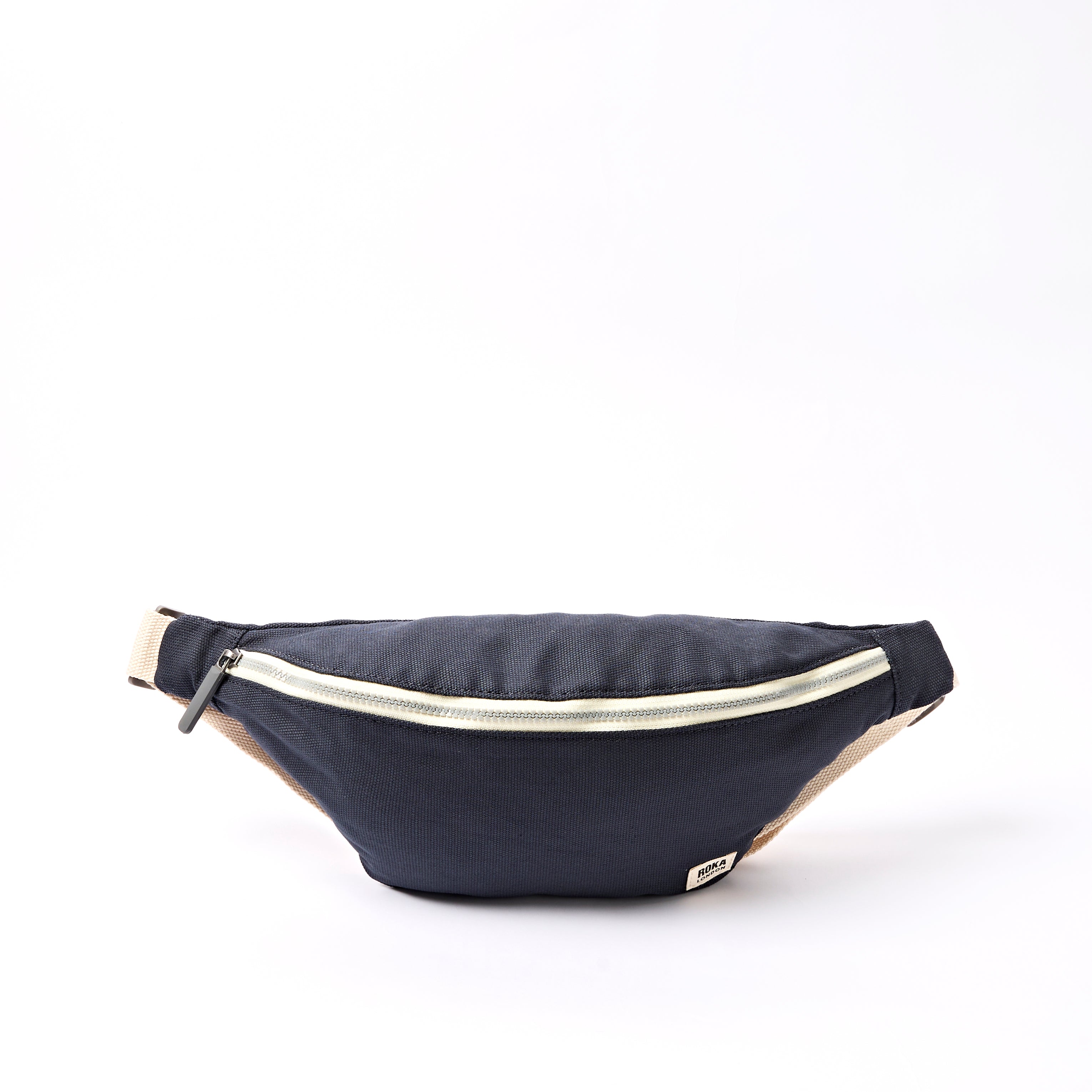 ROKA London - Mill Hill S crossbody-väska #Färg_Smoke