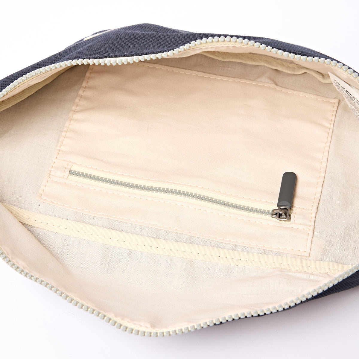 ROKA London - Mill Hill S crossbody-väska #Färg_Smoke