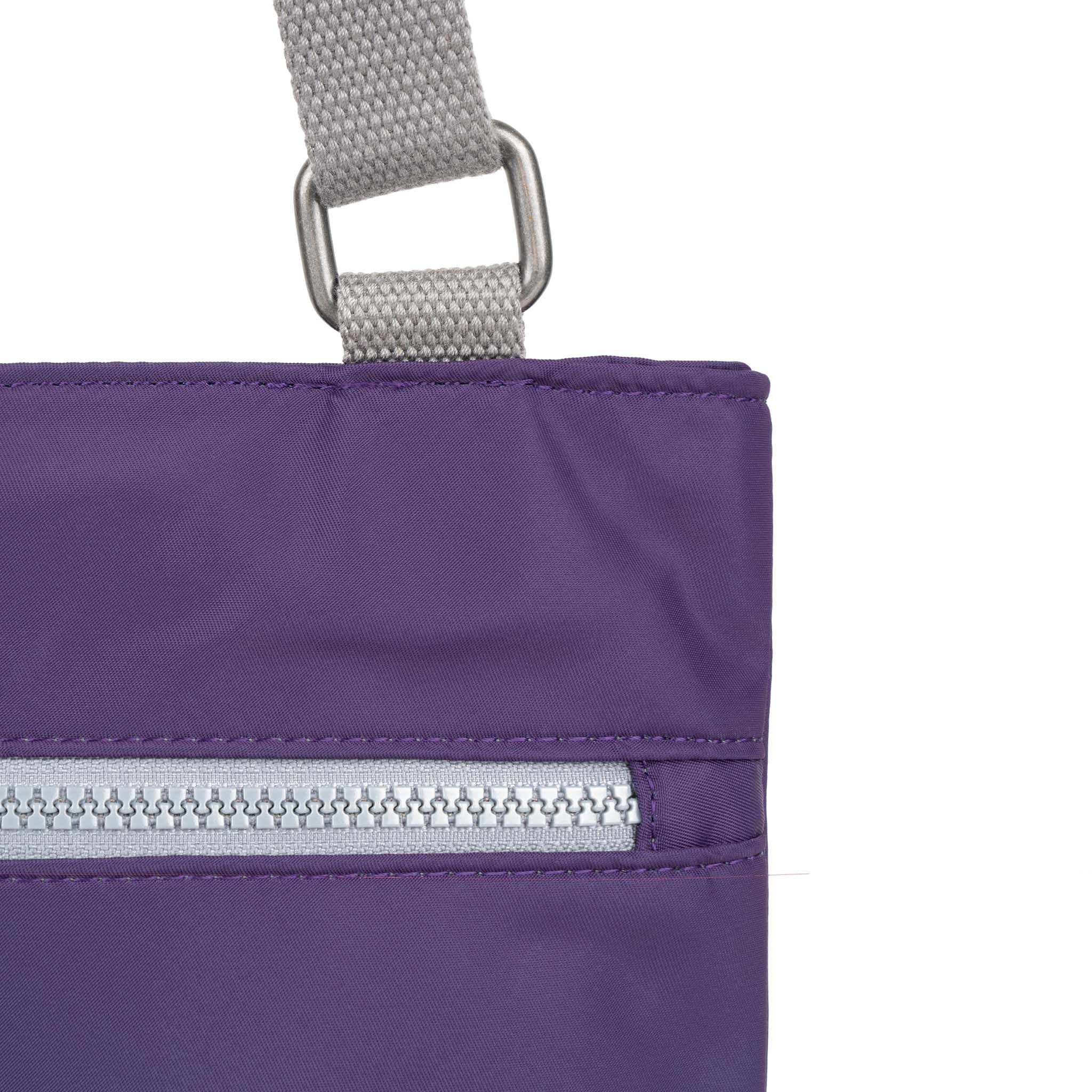ROKA London - Moorgate M messengerväska #Färg_Majestic_Purple