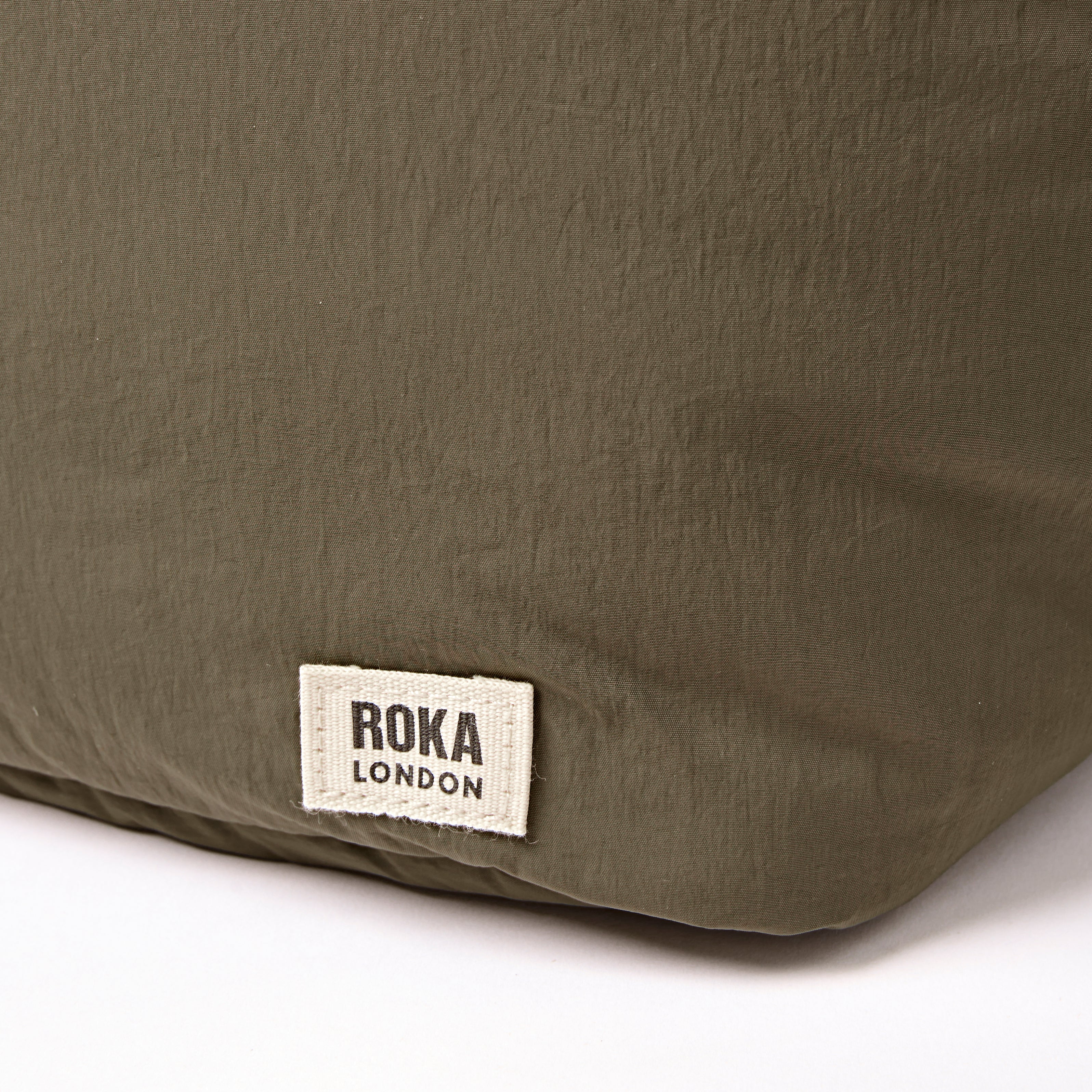 ROKA London - Oxford M axelväska #Färg_Basil