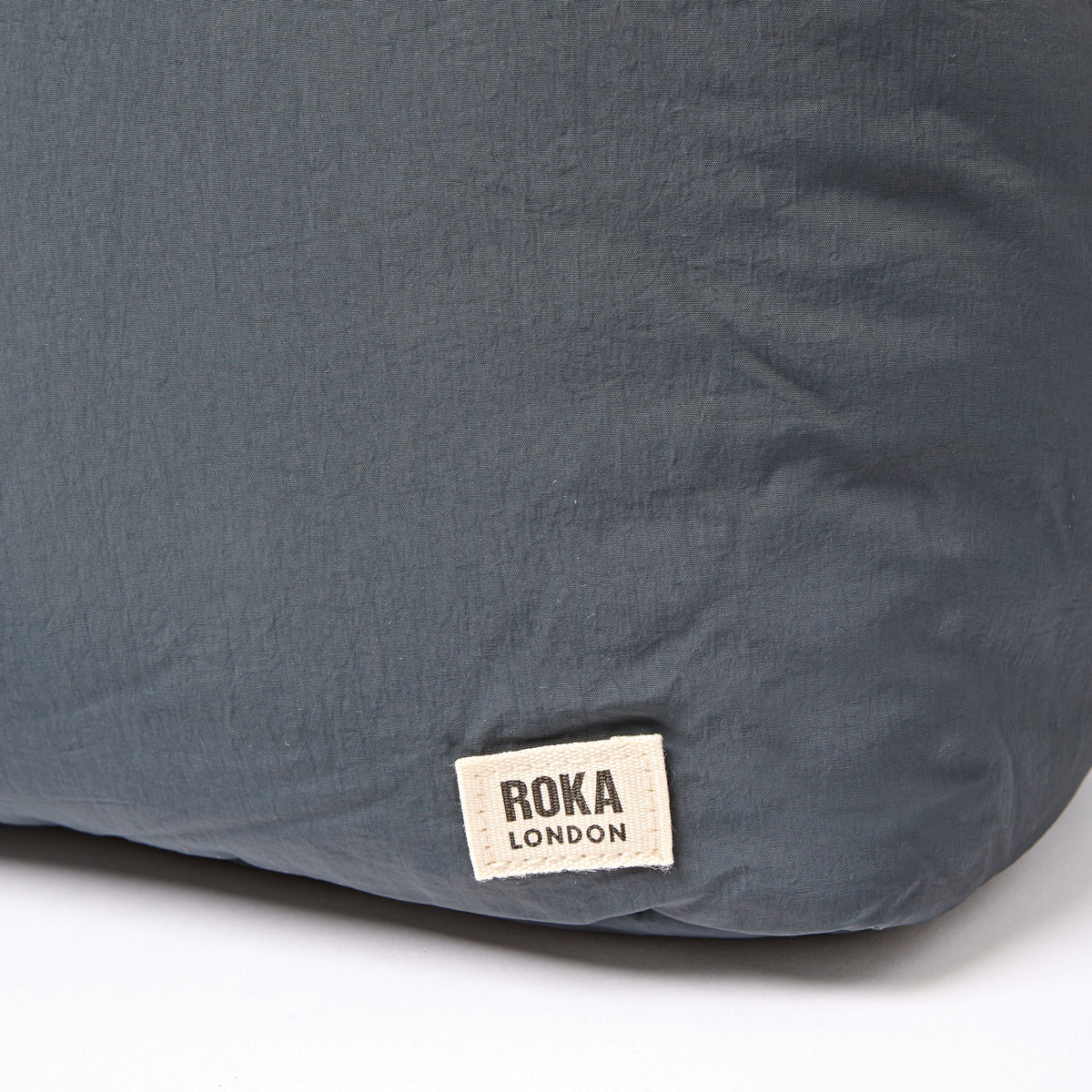 ROKA London - Oxford M axelväska #Färg_Raven