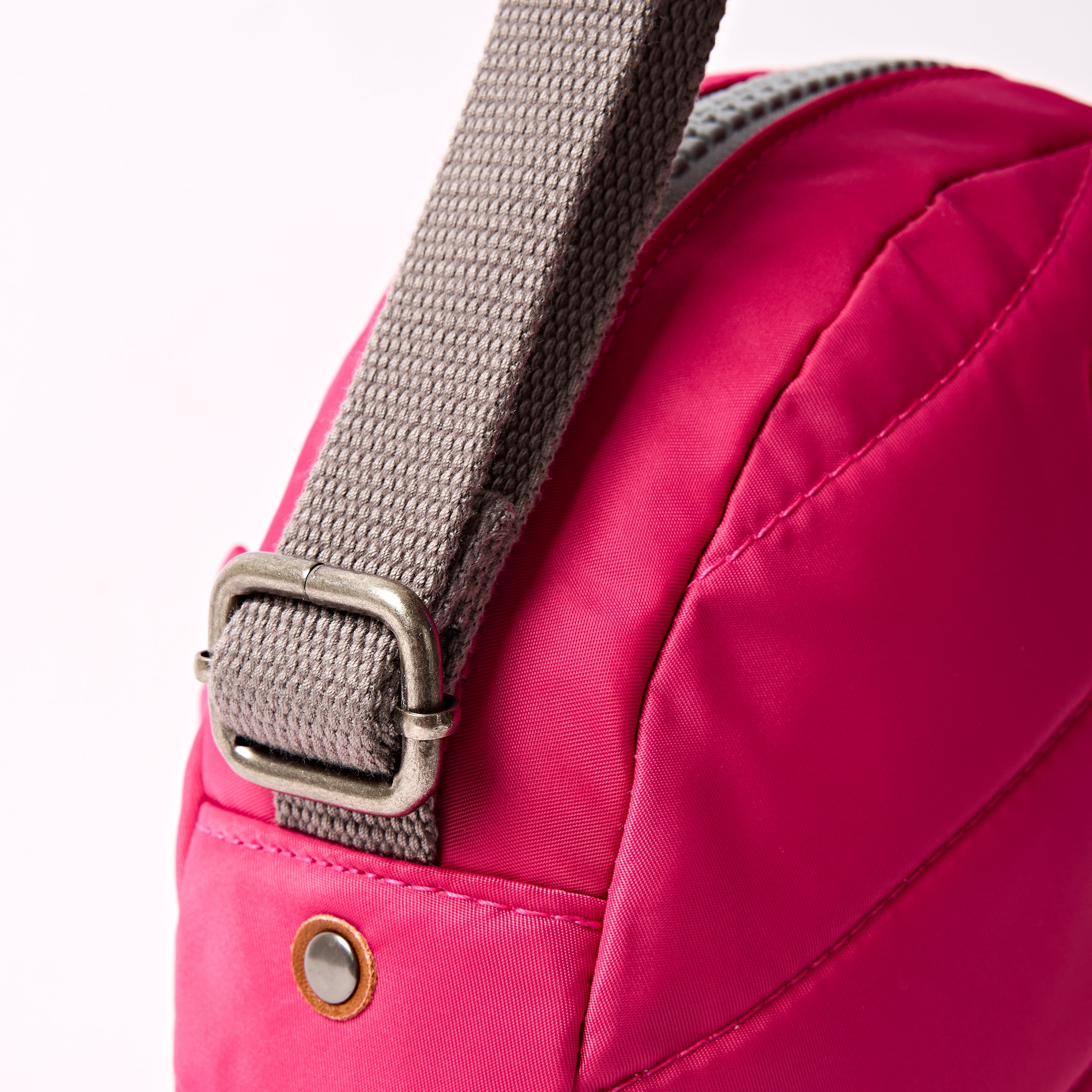 ROKA London - Paddington S crossbody-väska #Färg_Granita_Red
