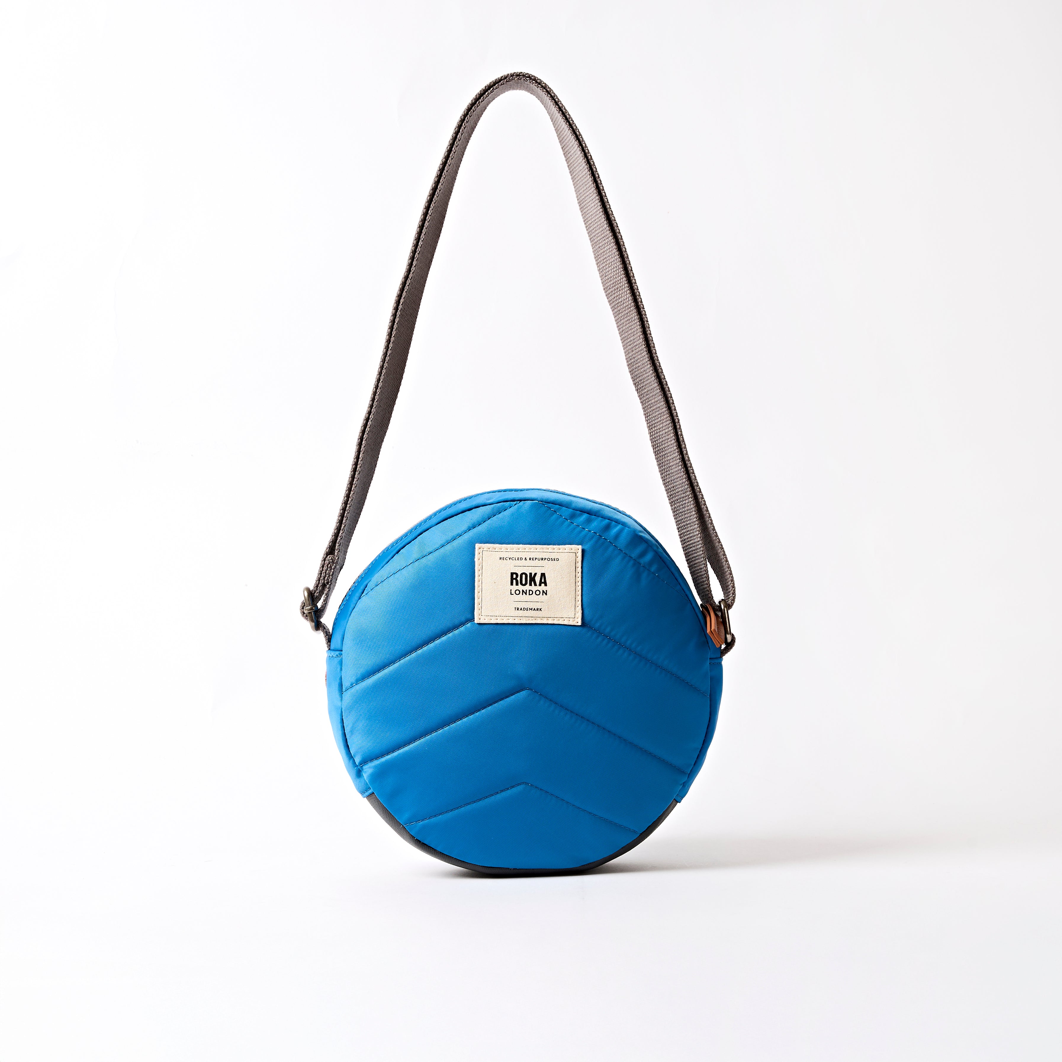 ROKA London - Paddington S crossbody-väska #Färg_Malibu_Blue