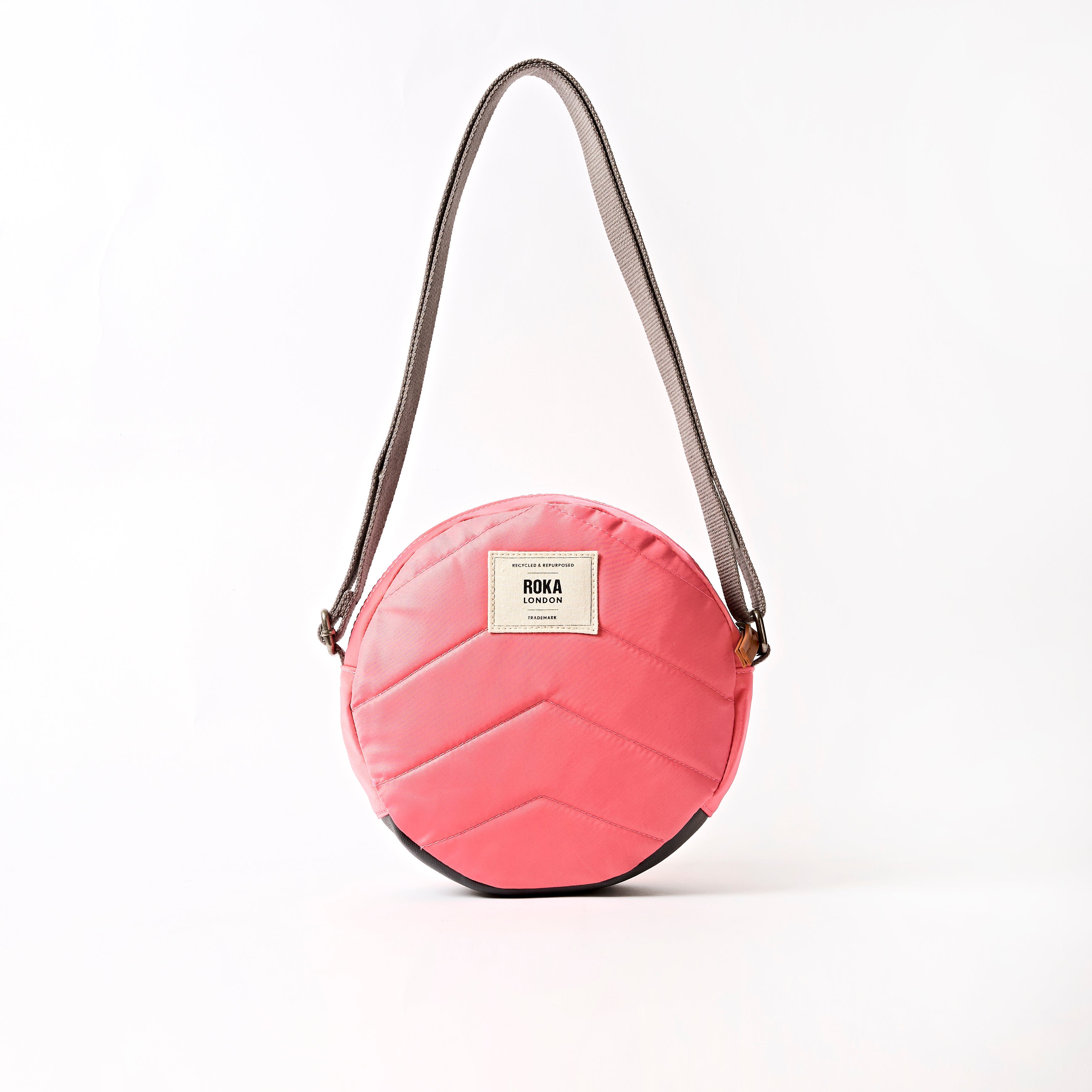 ROKA London - Paddington S crossbody-väska #Färg_Pink_Lemonade
