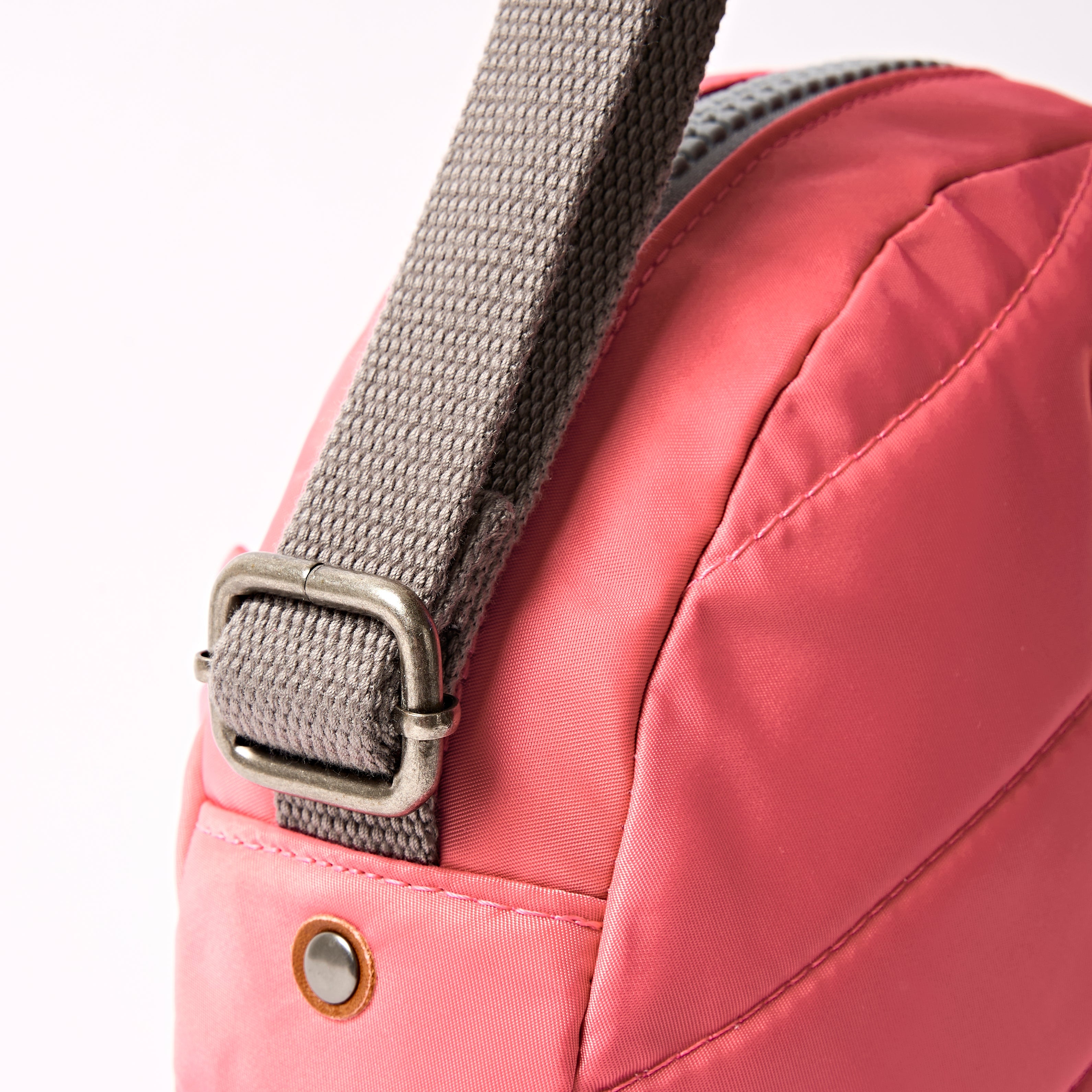 ROKA London - Paddington S crossbody-väska #Färg_Pink_Lemonade