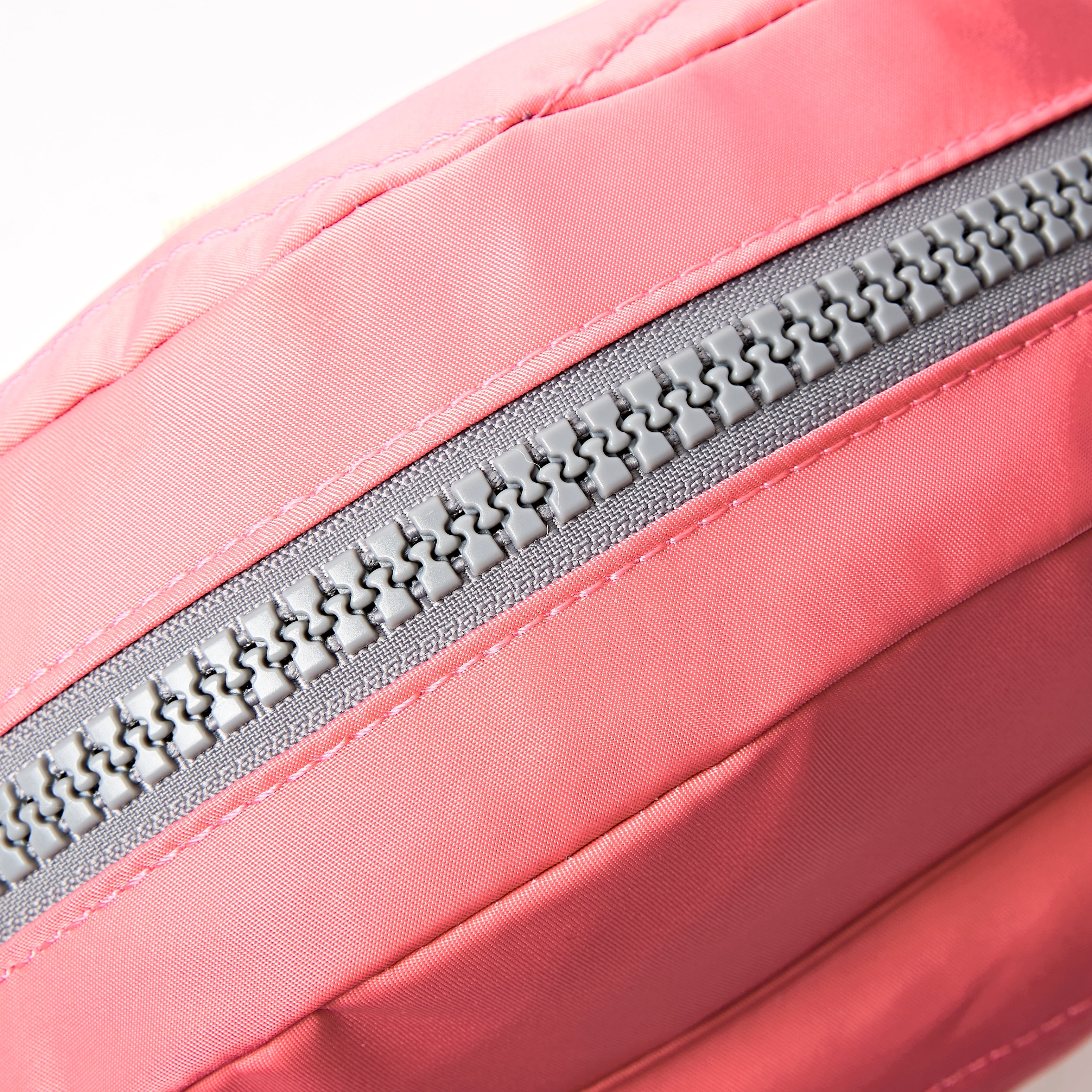 ROKA London - Paddington S crossbody-väska #Färg_Pink_Lemonade