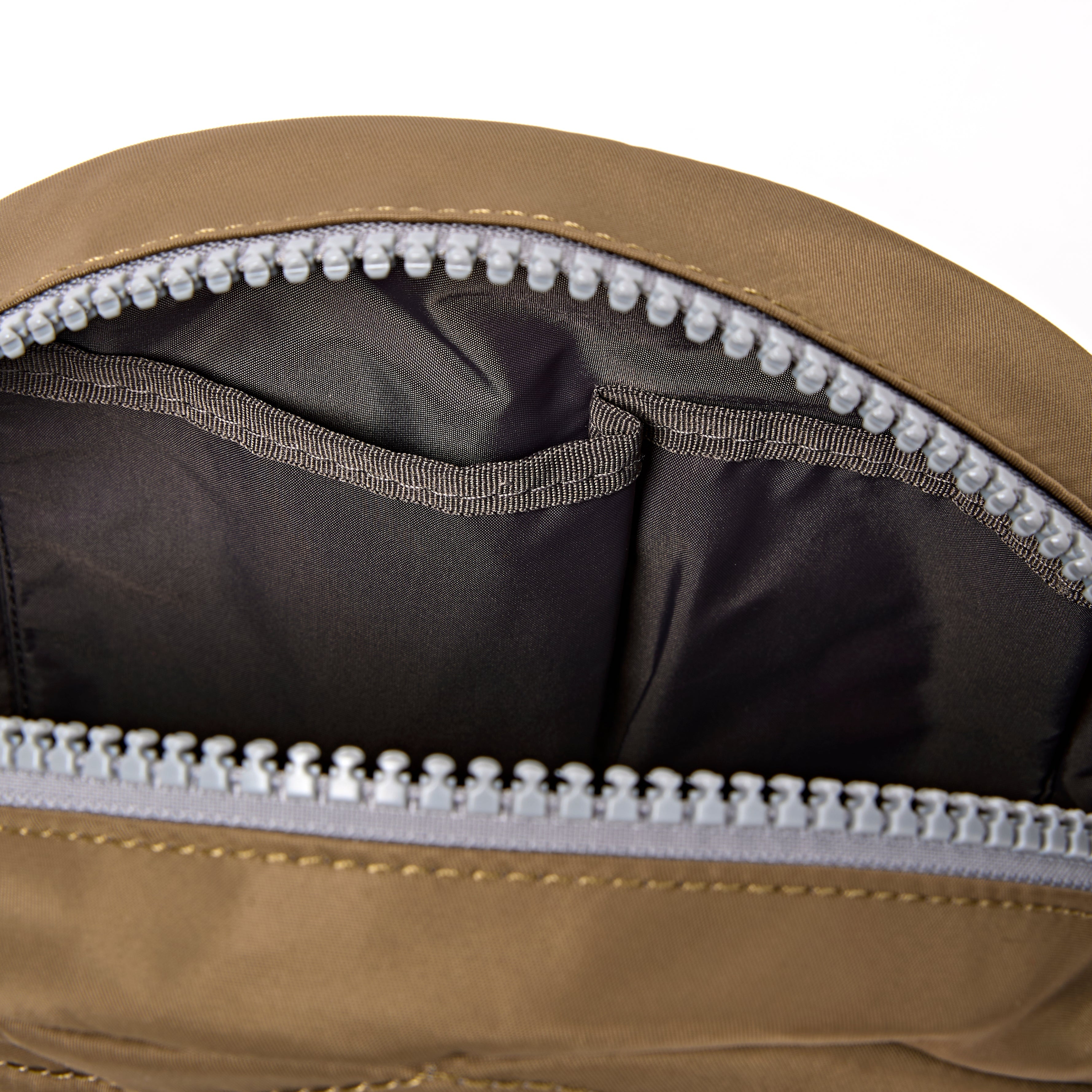 ROKA London - Paddington S crossbody-väska #Färg_Army