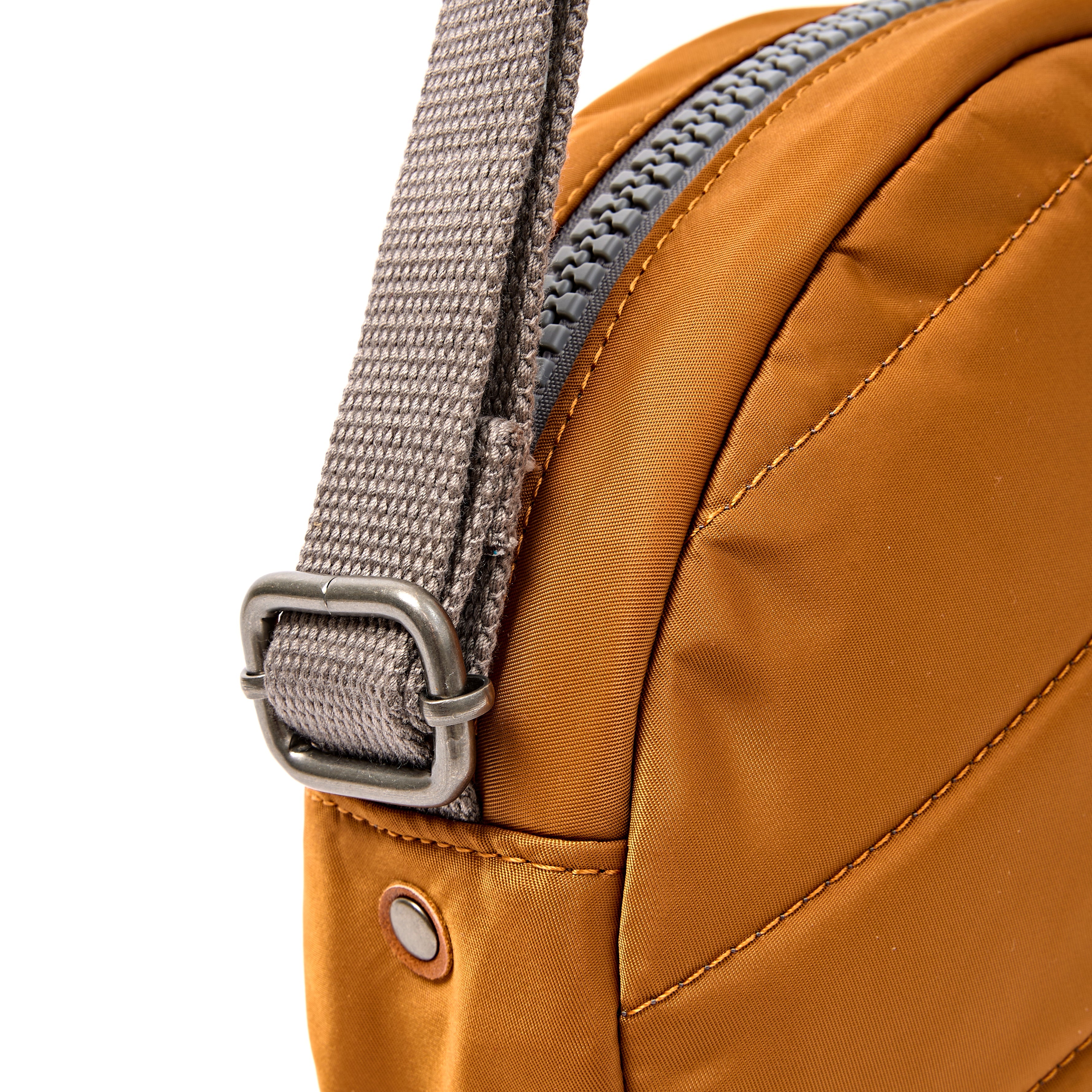 ROKA London - Paddington S crossbody-väska #Färg_Biscuit