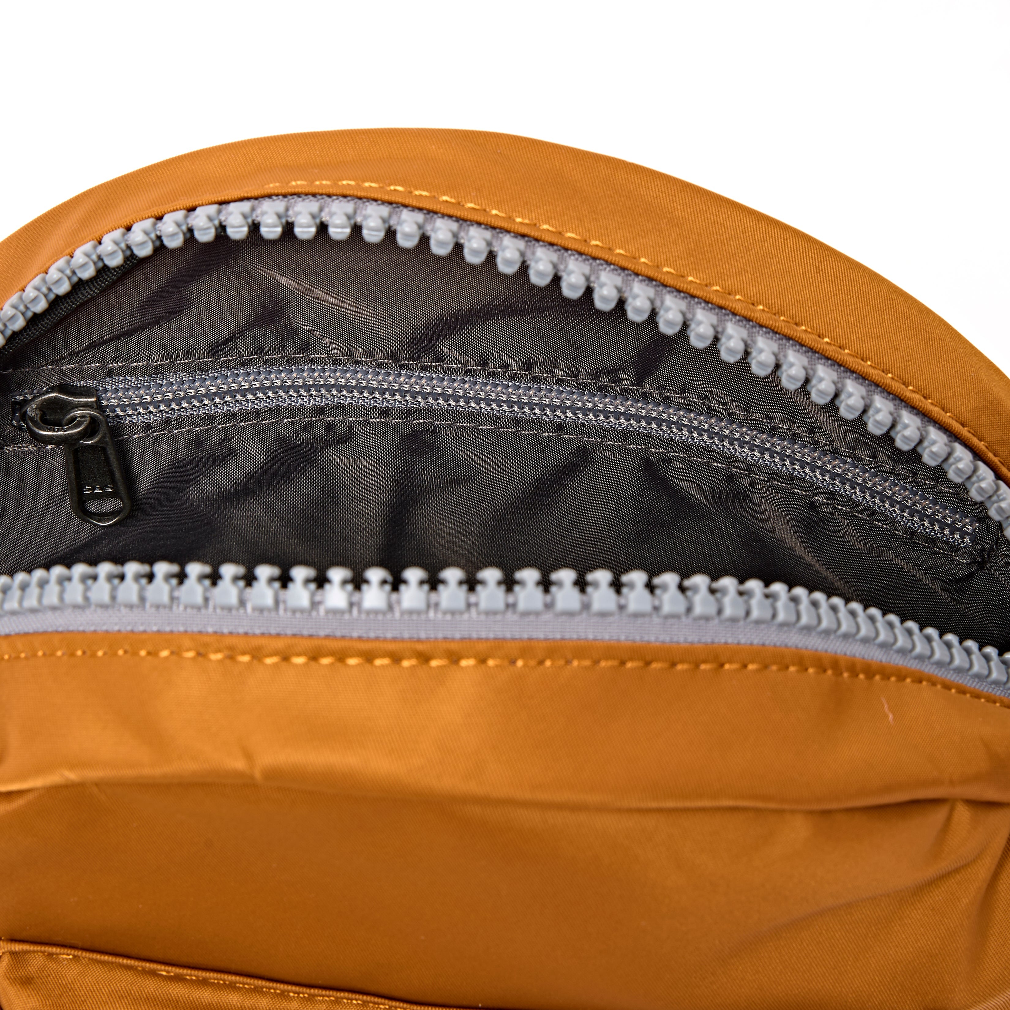 ROKA London - Paddington S crossbody-väska #Färg_Biscuit