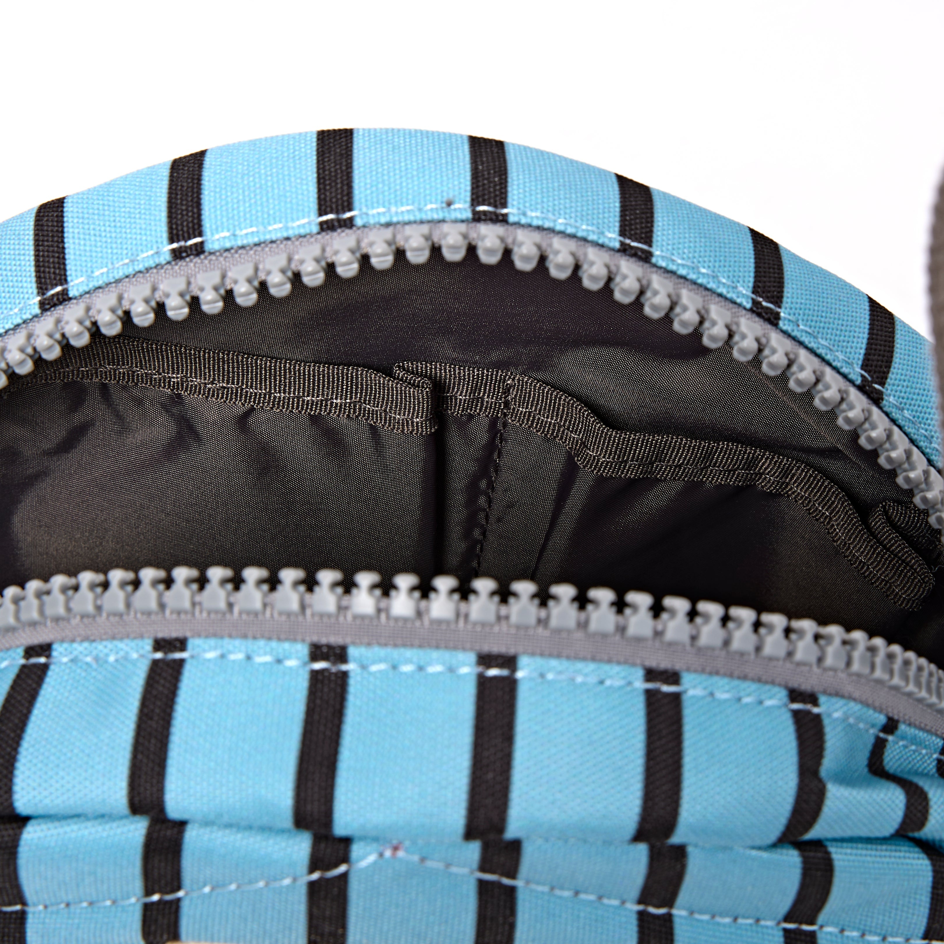 ROKA London - Paddington S crossbody-väska #Färg_Blue_Stripe