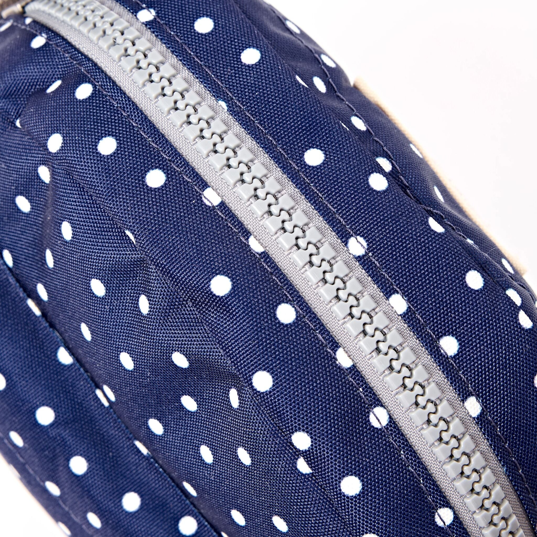 ROKA London - Paddington S crossbody-väska #Färg_Navy_Polka_Dot