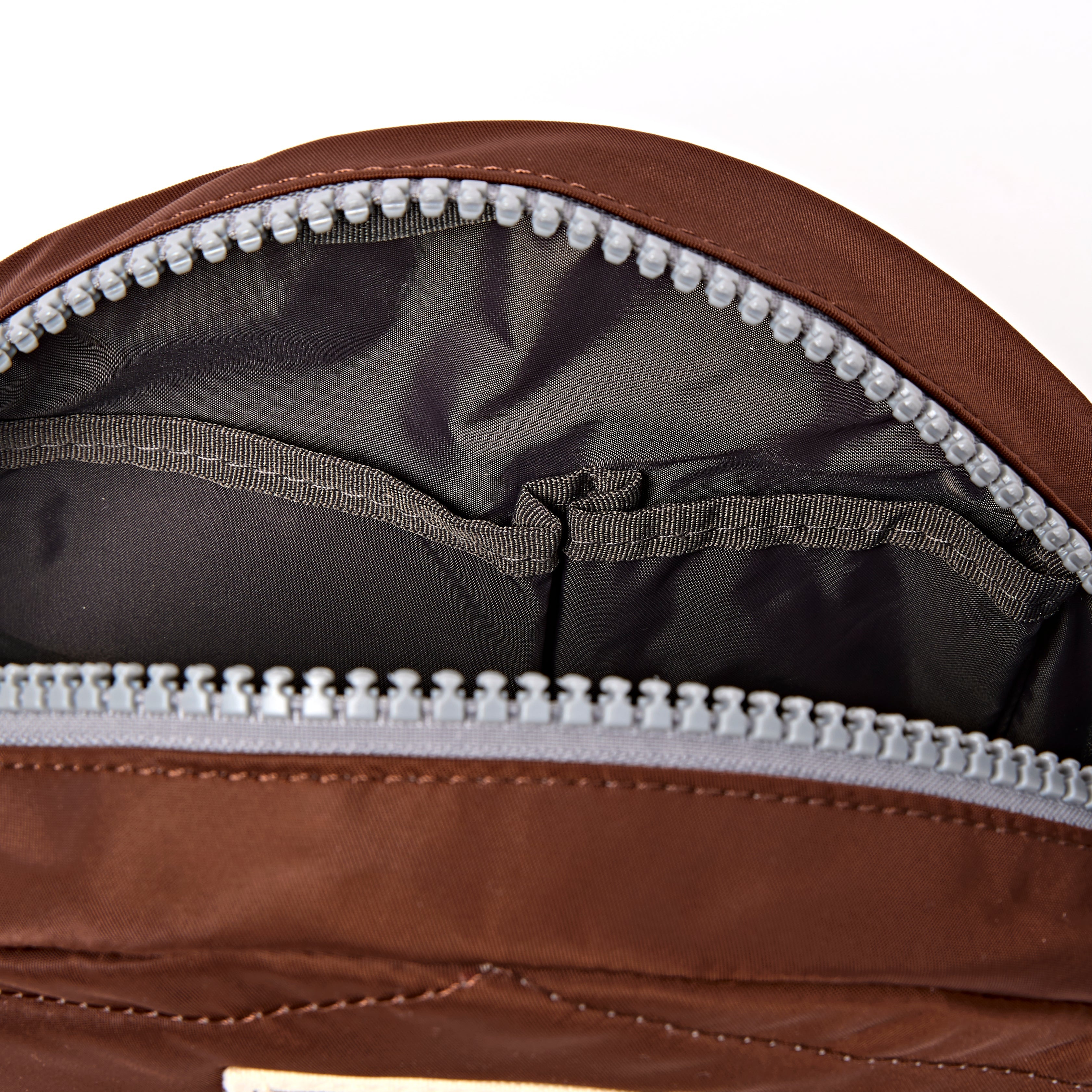 ROKA London - Paddington S crossbody-väska #Färg_Rocky_Road