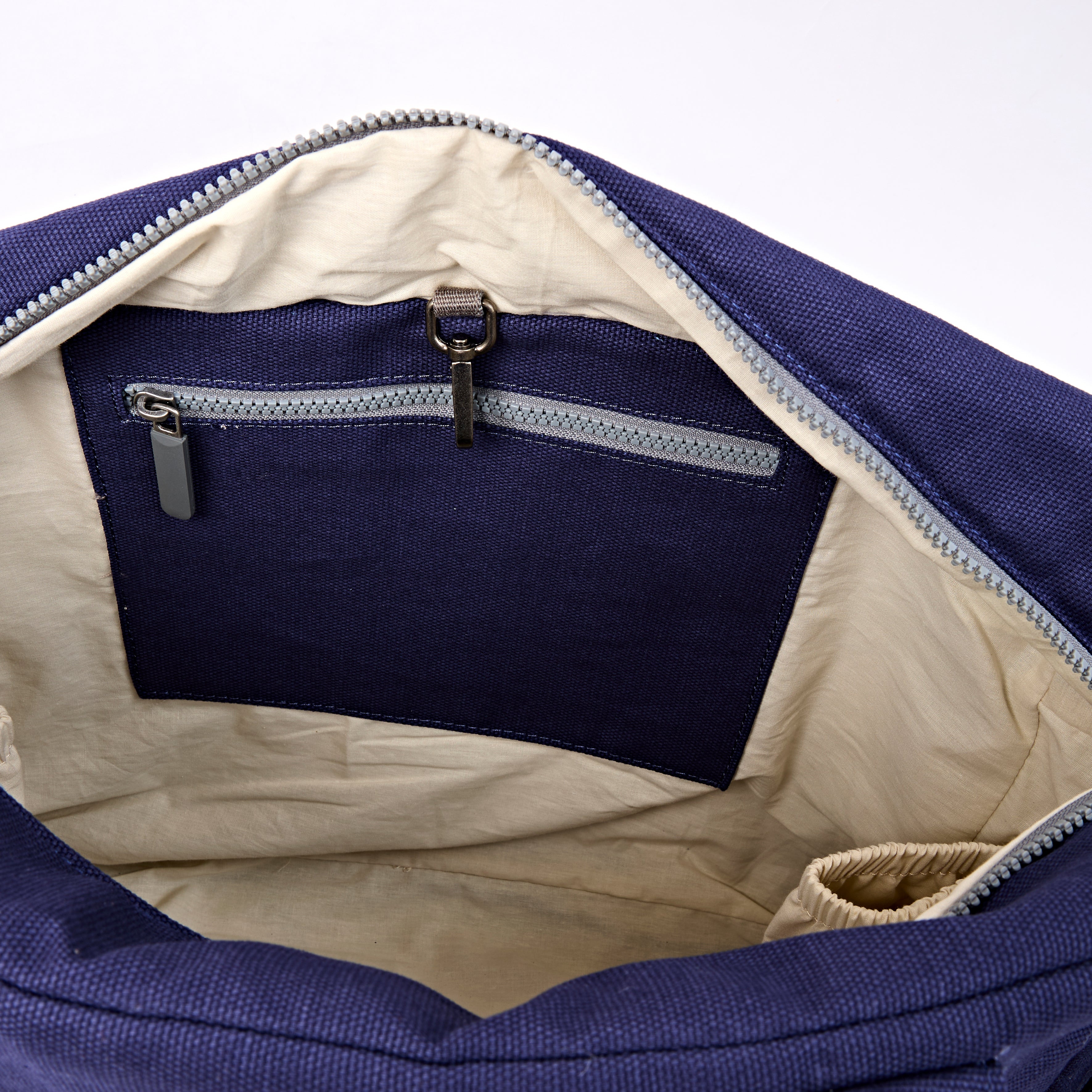 ROKA London - Somerset L axelväska #Färg_Navy_Blue