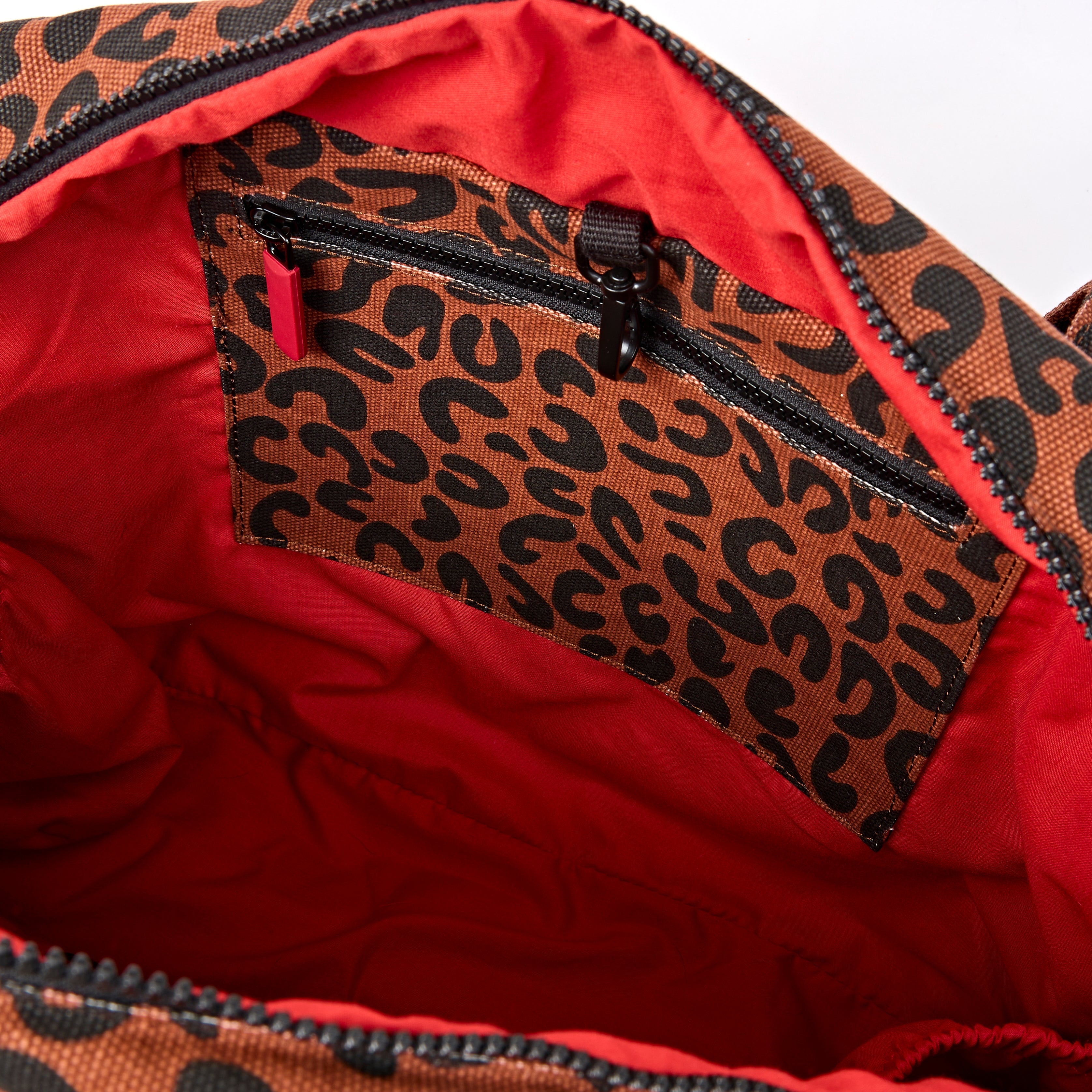 ROKA London - Somerset L axelväska #Färg_Scarlet_Leopard