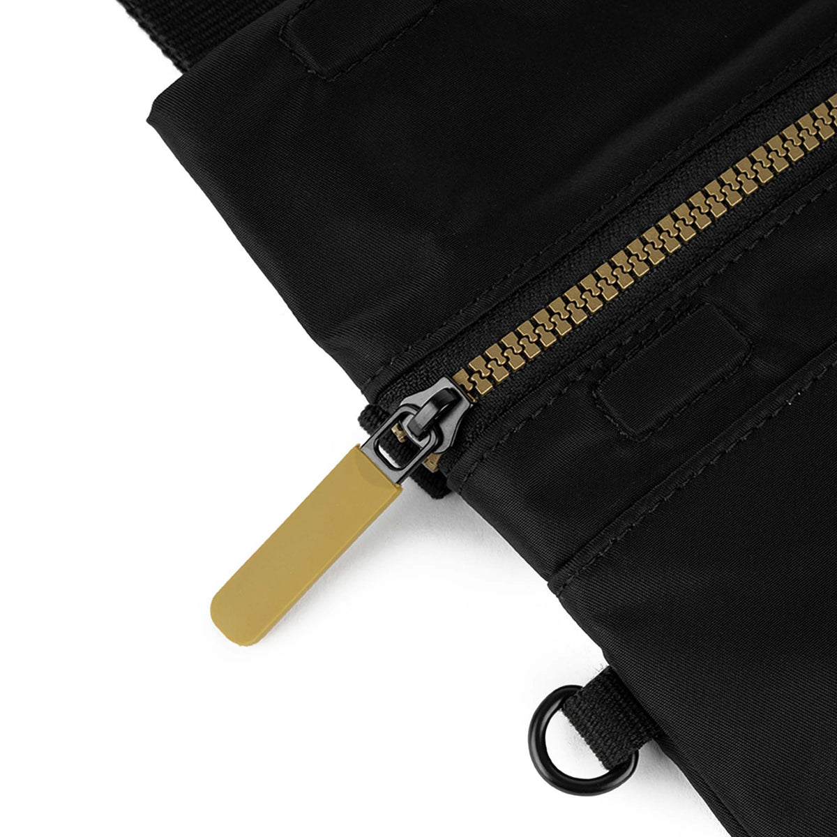 ROKA London - Stratford S Stratford crossbody-väska Gold Label #Färg_Black