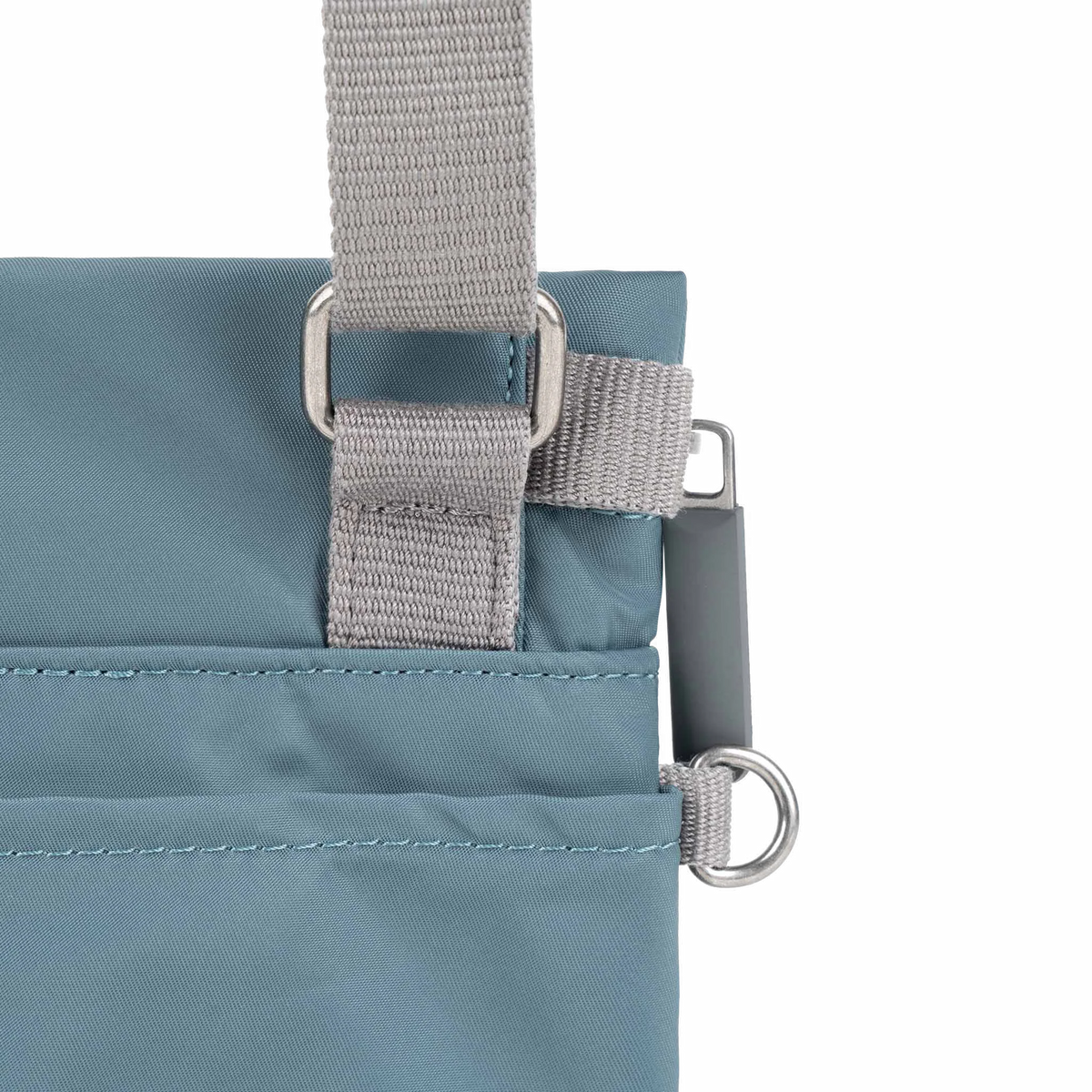ROKA London - Stratford S crossbody-väska #Färg_Airforce