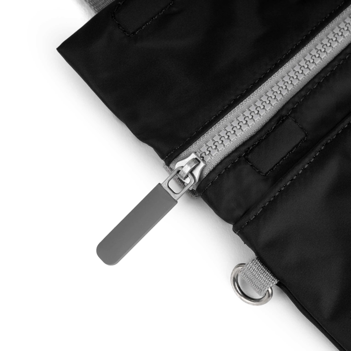 ROKA London - Stratford S crossbody-väska #Färg_Black