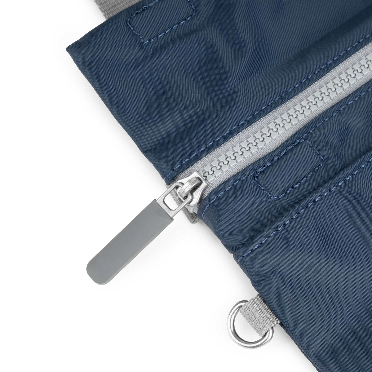 ROKA London - Stratford S crossbody-väska #Färg_Midnight