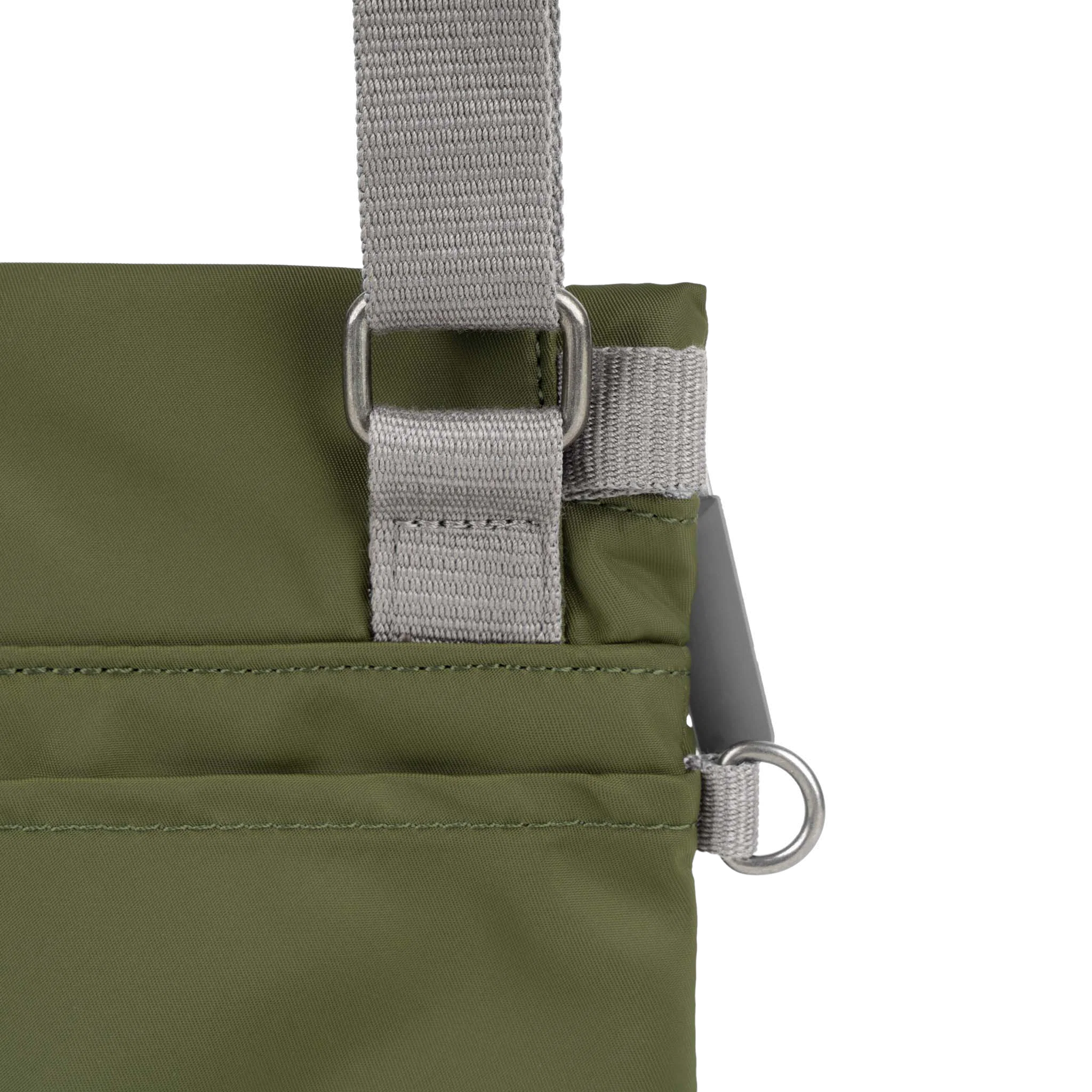 ROKA London - Stratford S crossbody-väska #Färg_Military