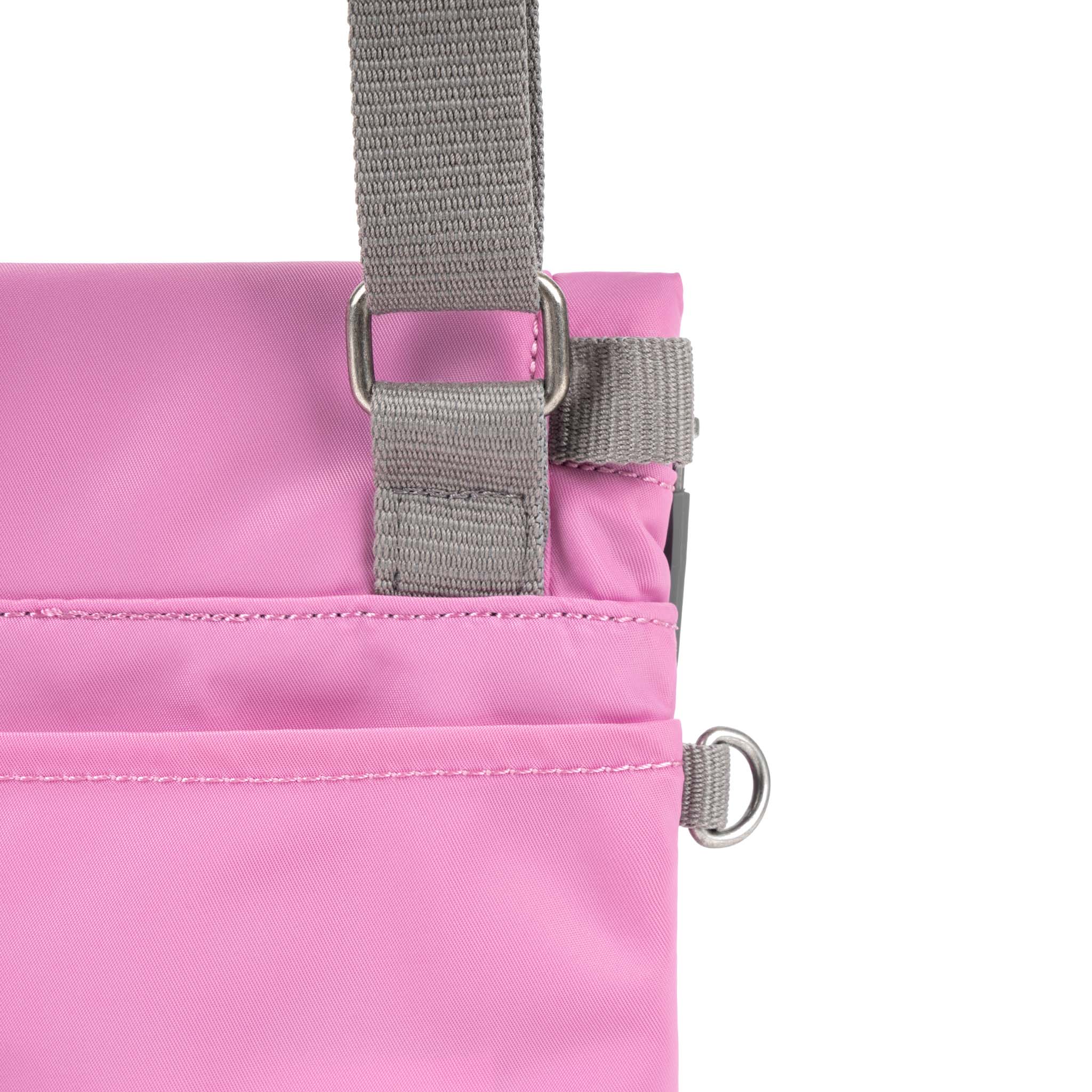 ROKA London - Stratford S crossbody-väska #Färg_Orchid