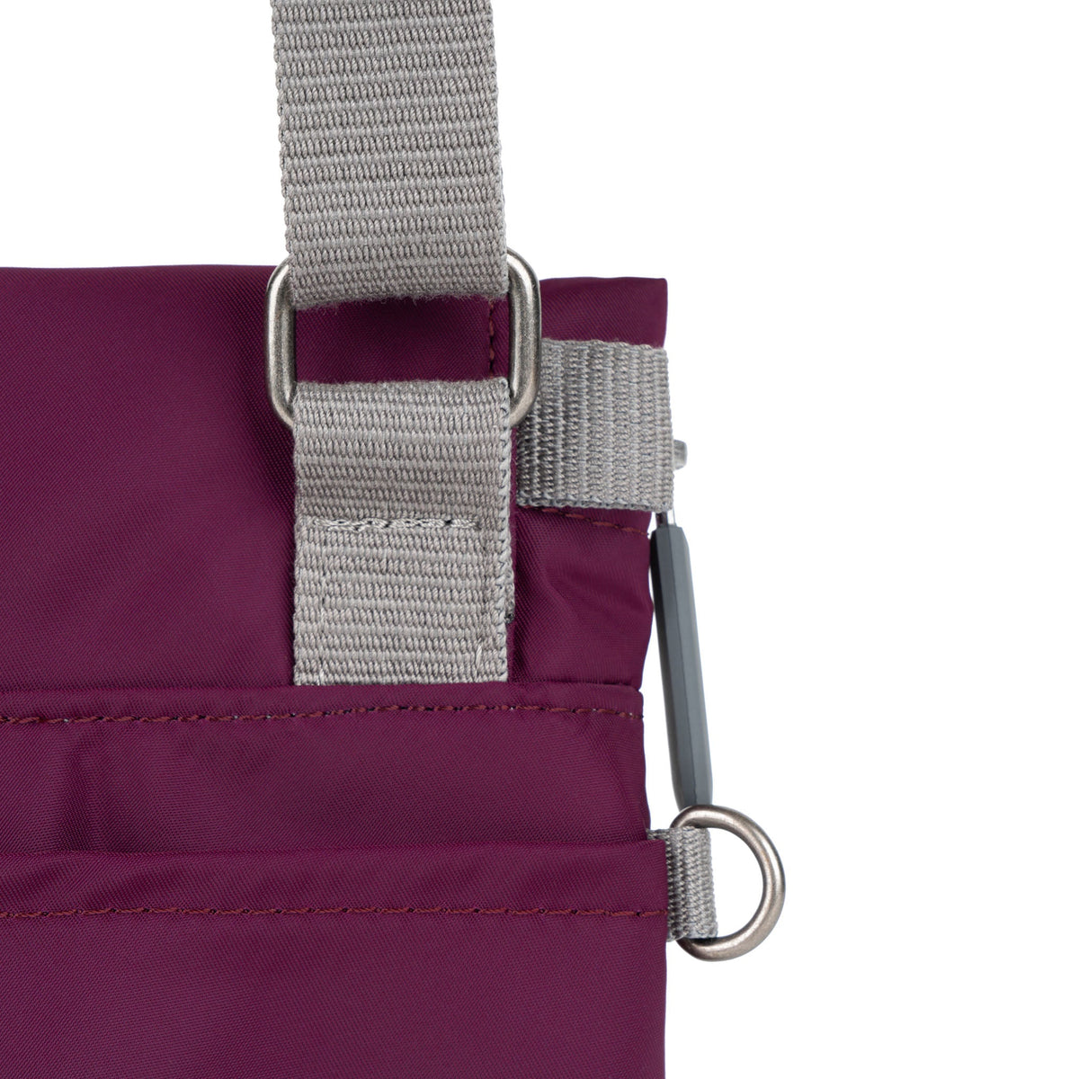 ROKA London - Stratford S crossbody-väska #Färg_Royal_Burgundy