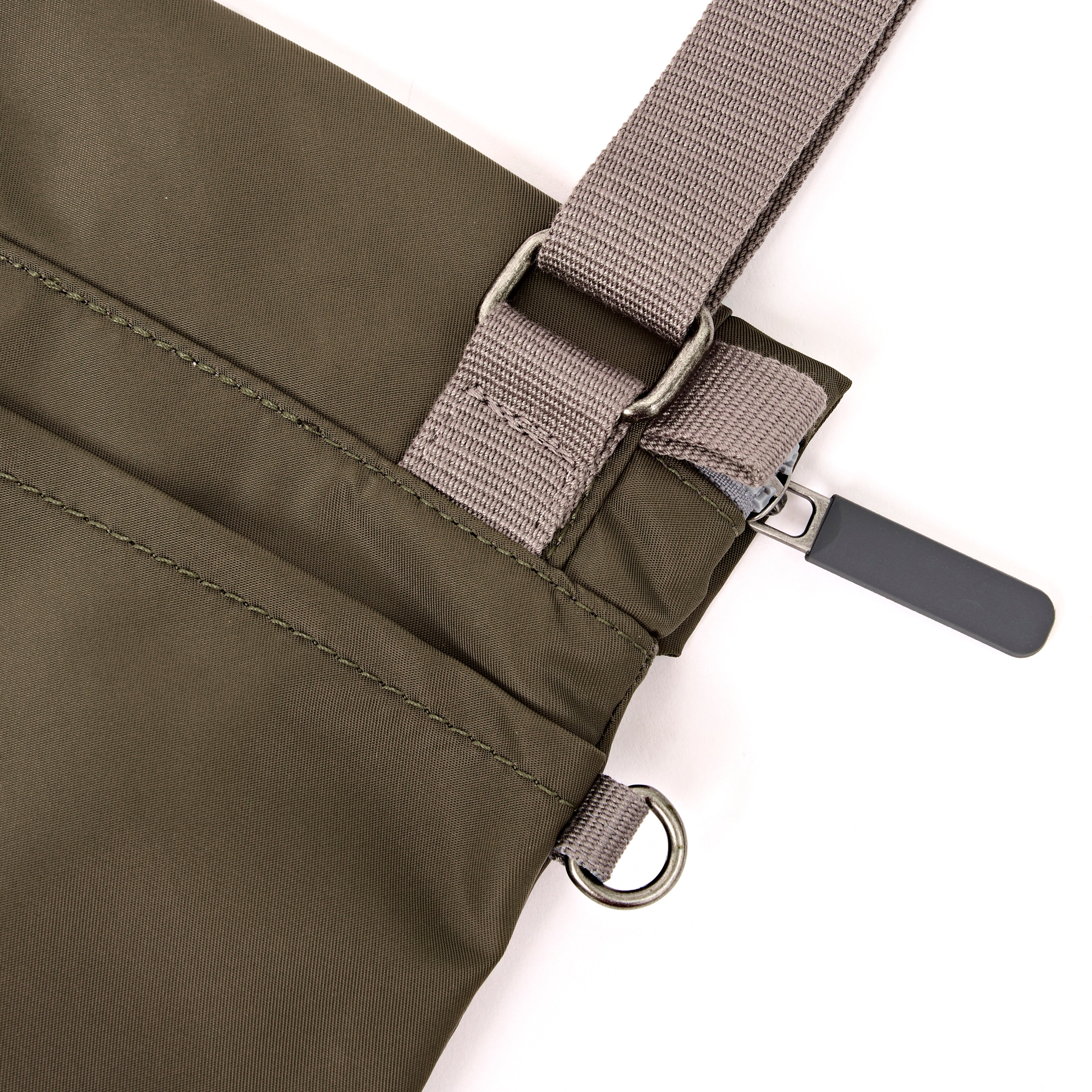 ROKA London - Stratford S crossbody-väska #Färg_Army