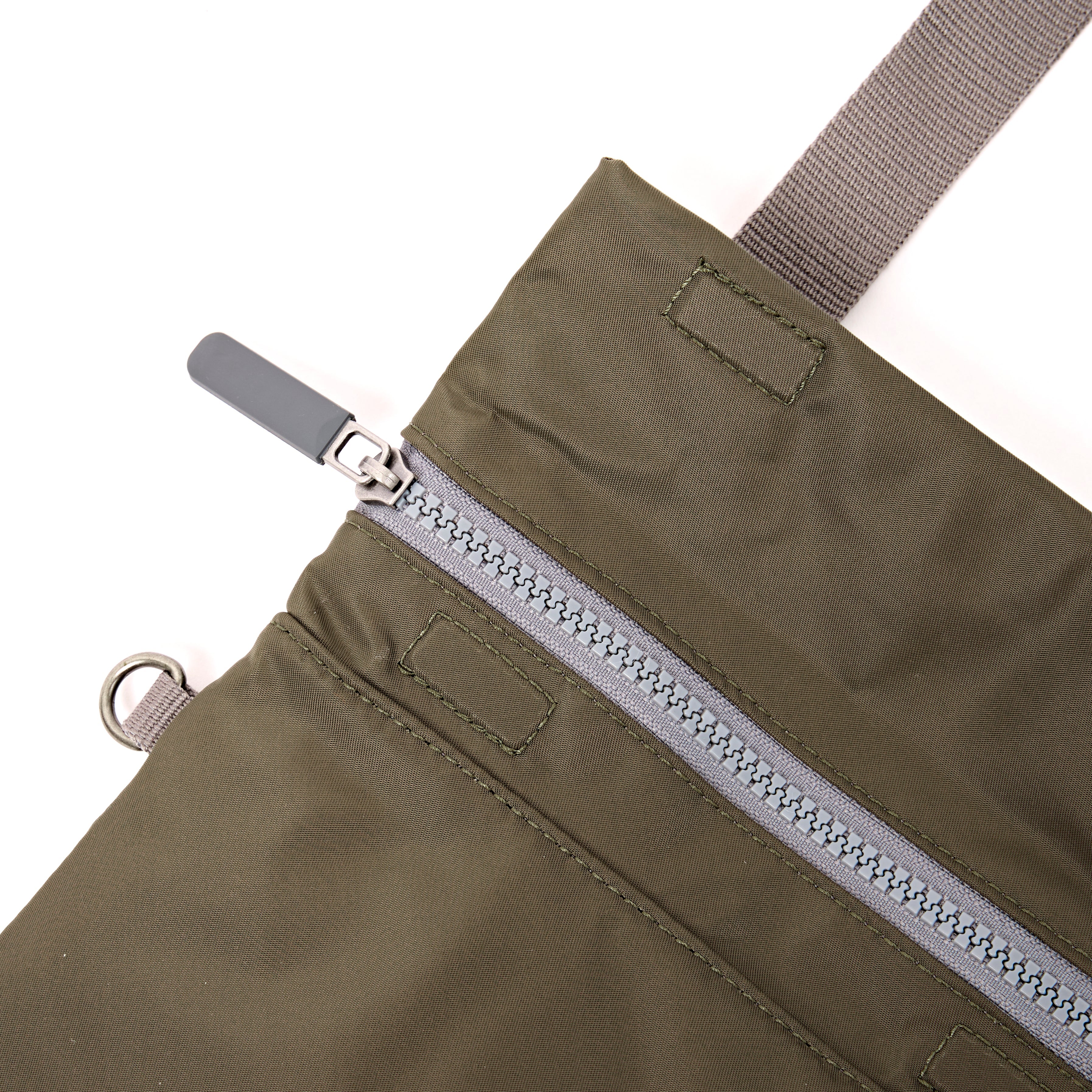 ROKA London - Stratford S crossbody-väska #Färg_Army