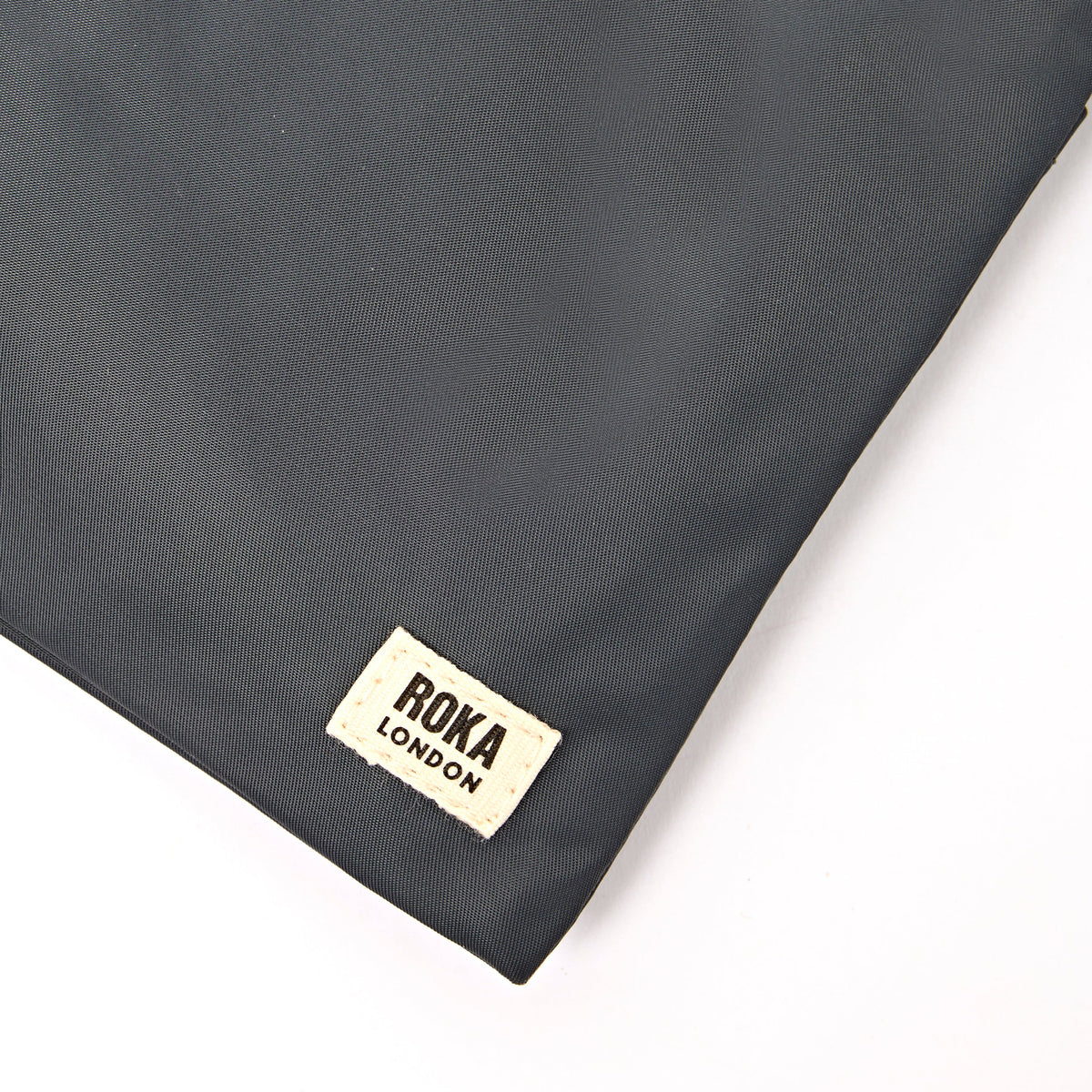 ROKA London - Stratford S crossbody-väska #Färg_Beluga