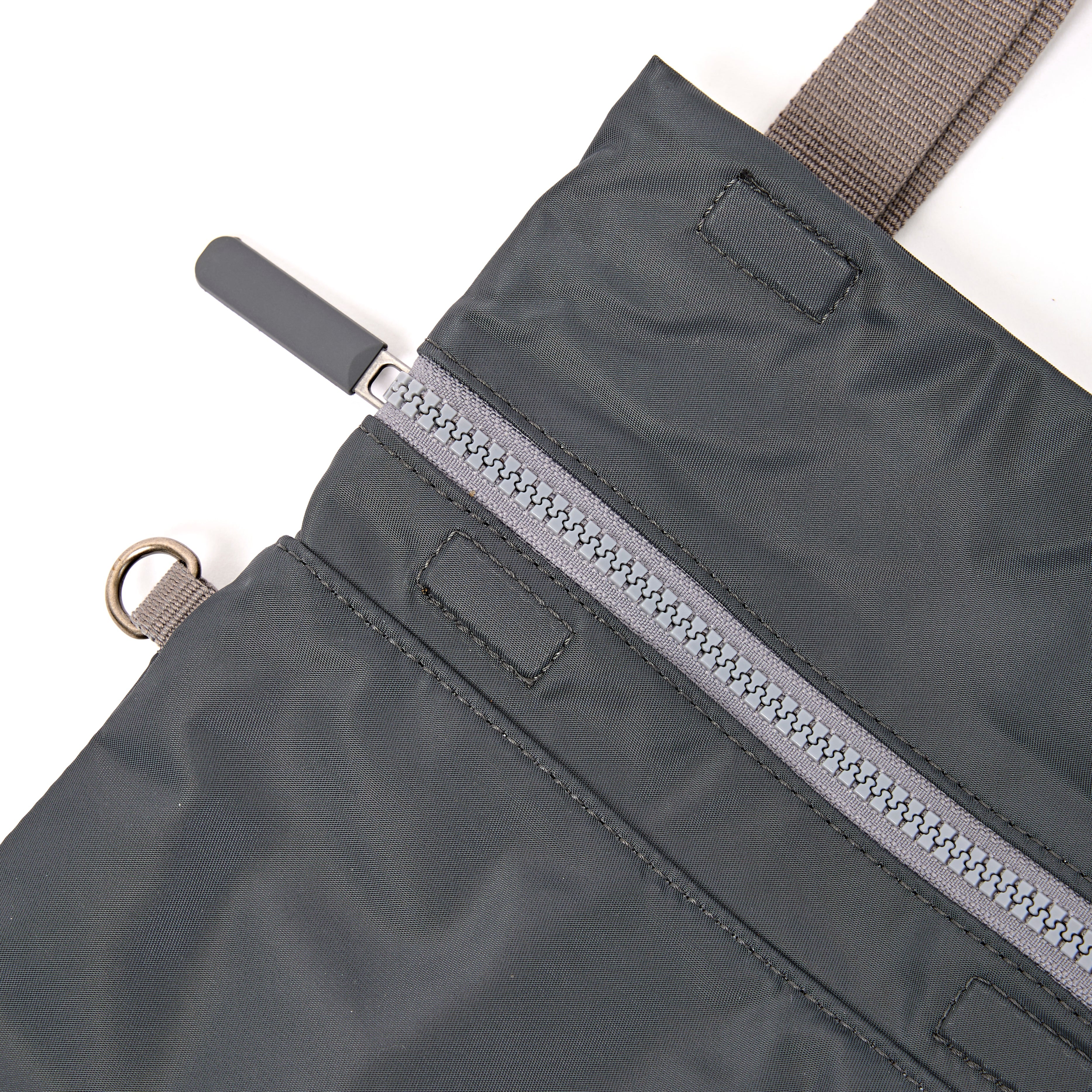 ROKA London - Stratford S crossbody-väska #Färg_Beluga