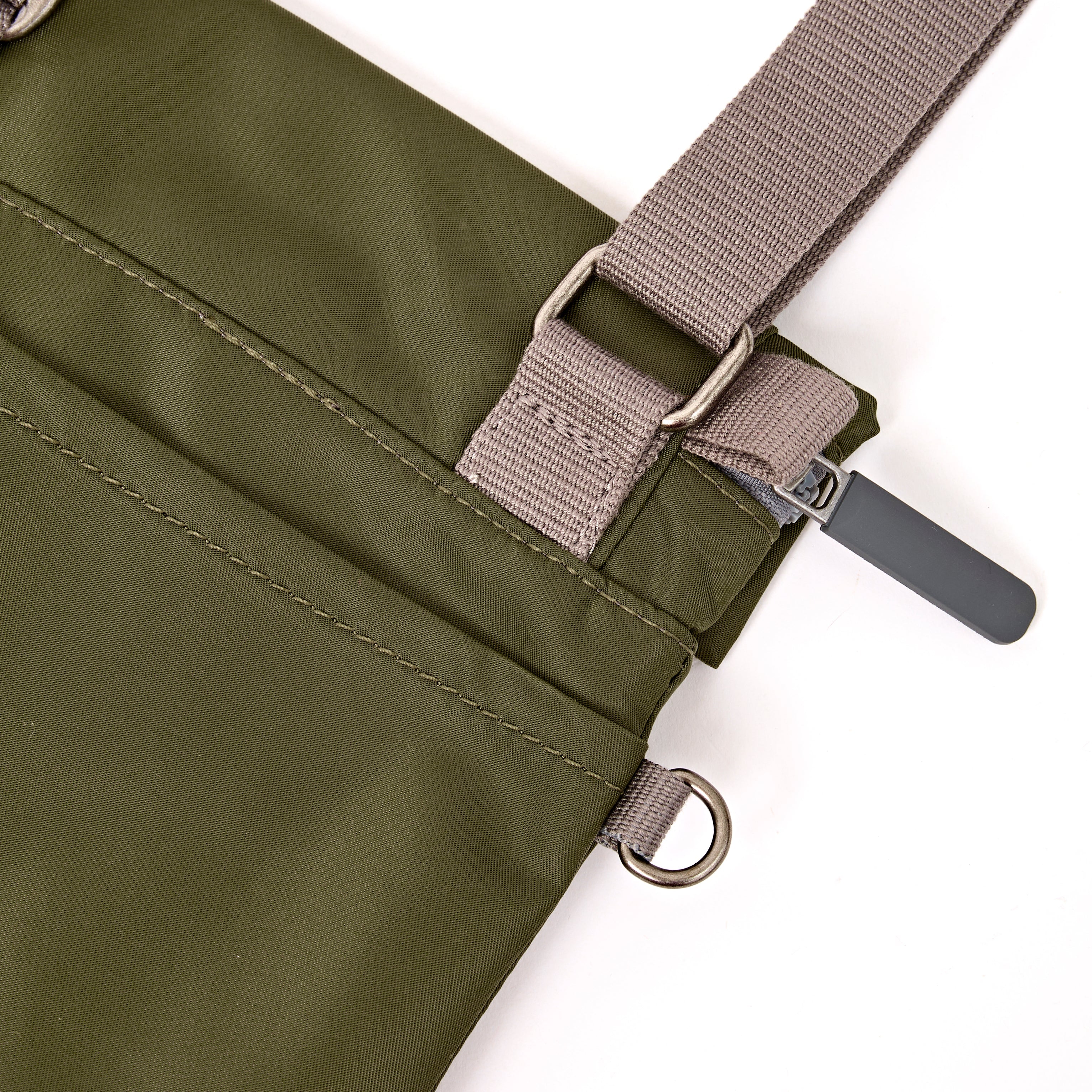 ROKA London - Stratford S crossbody-väska #Färg_Chive