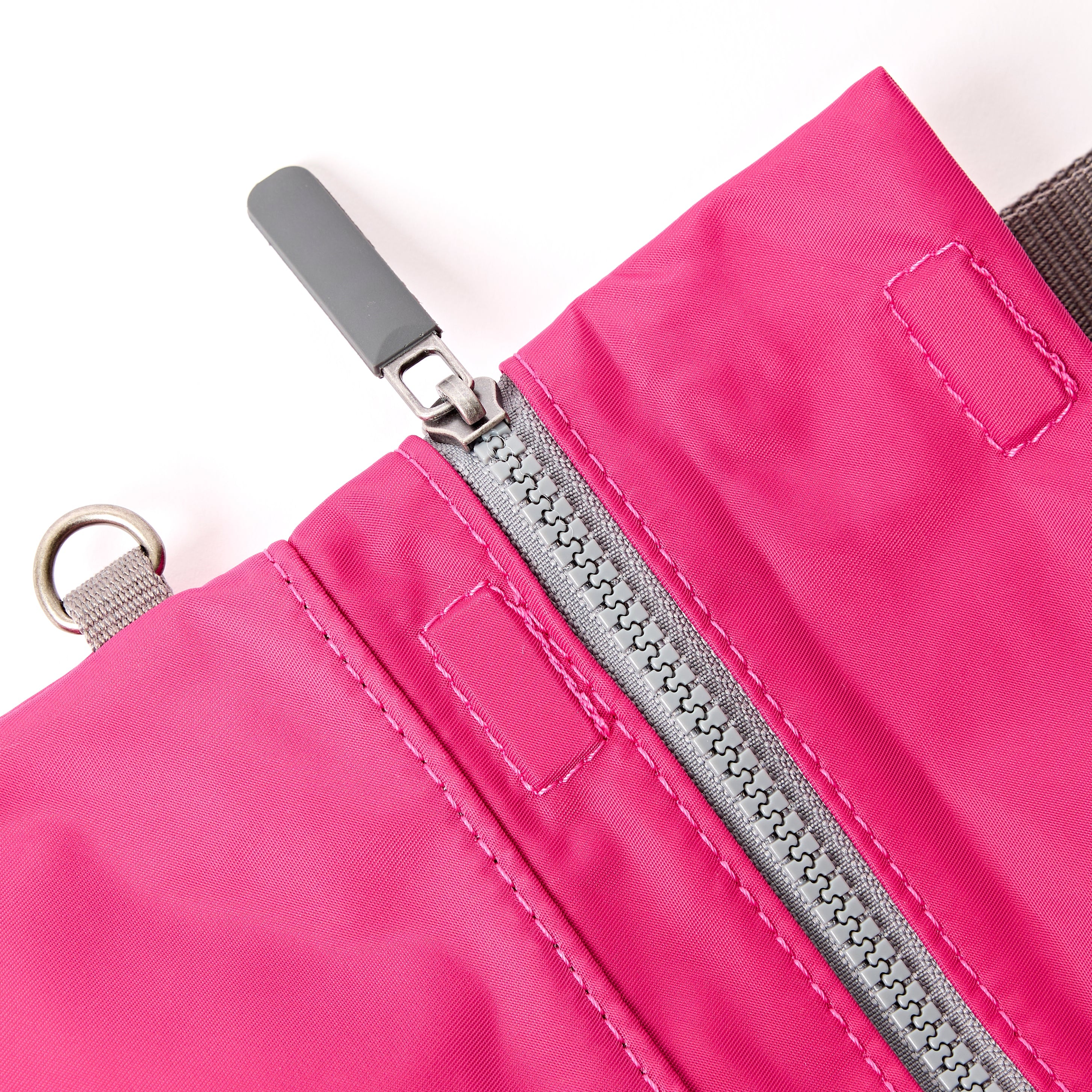 ROKA London - Stratford S crossbody-väska #Färg_Granita_Red