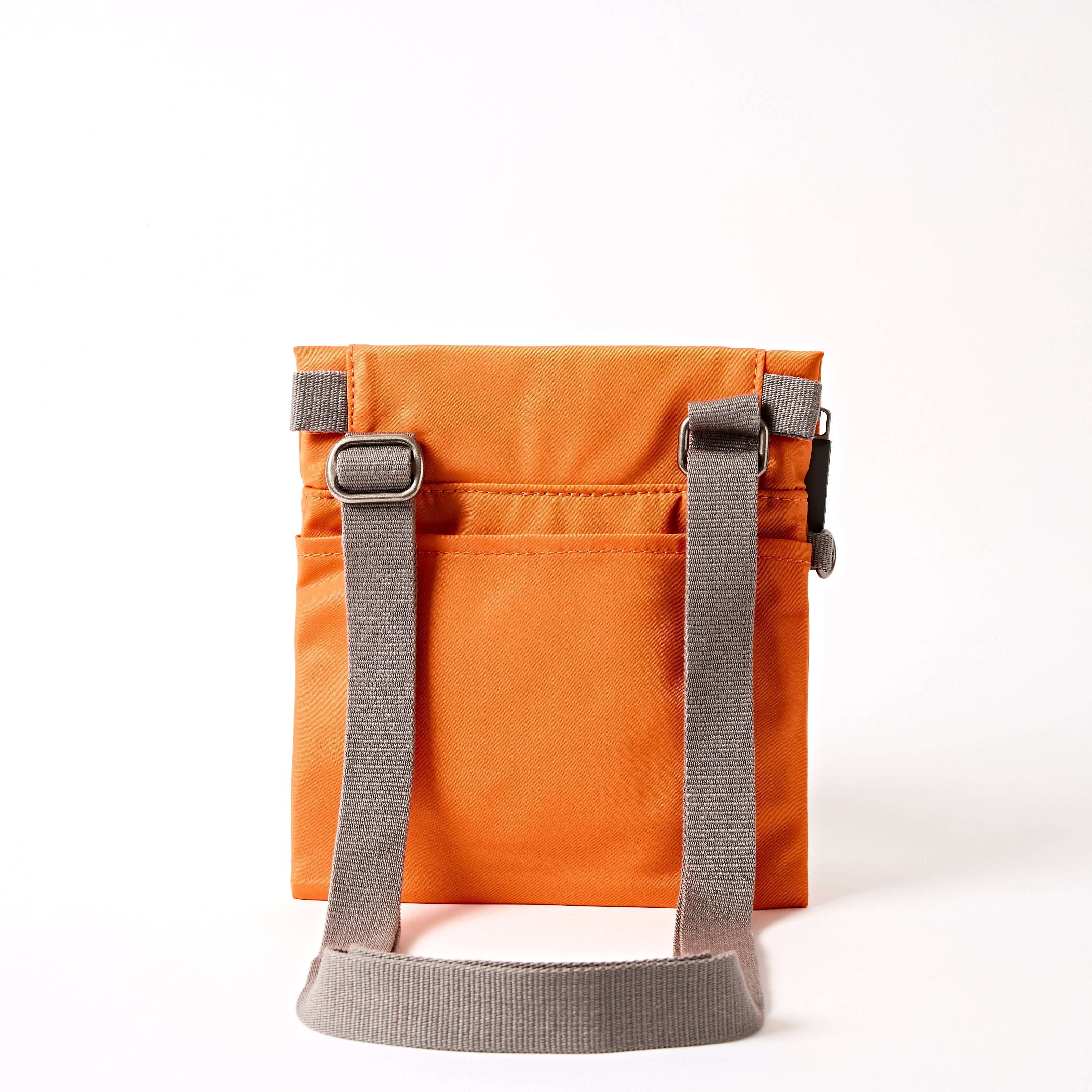 ROKA London - Stratford S crossbody-väska #Färg_Jaffa_Orange