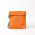 ROKA London - Stratford S crossbody-väska #Färg_Jaffa_Orange