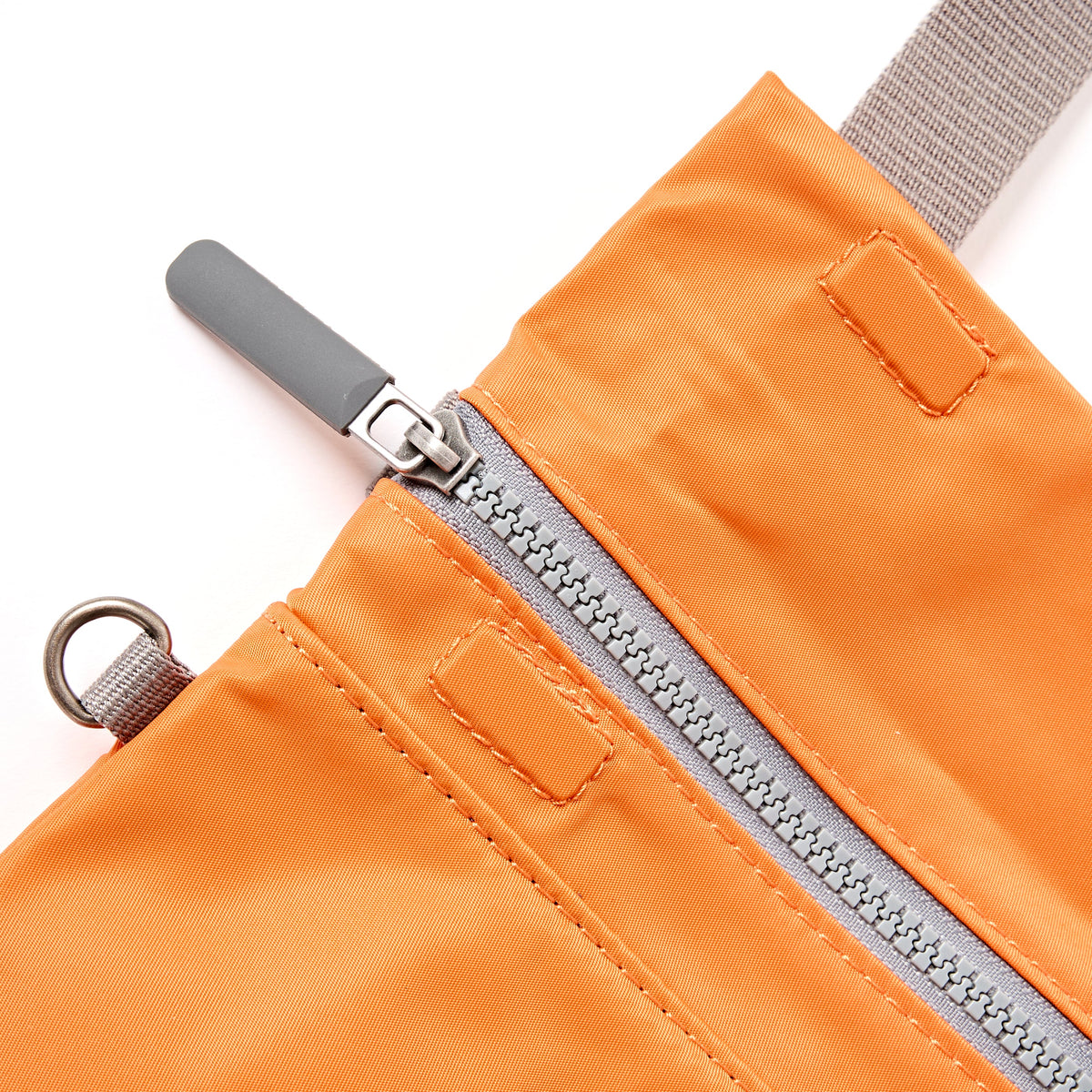 ROKA London - Stratford S crossbody-väska #Färg_Jaffa_Orange