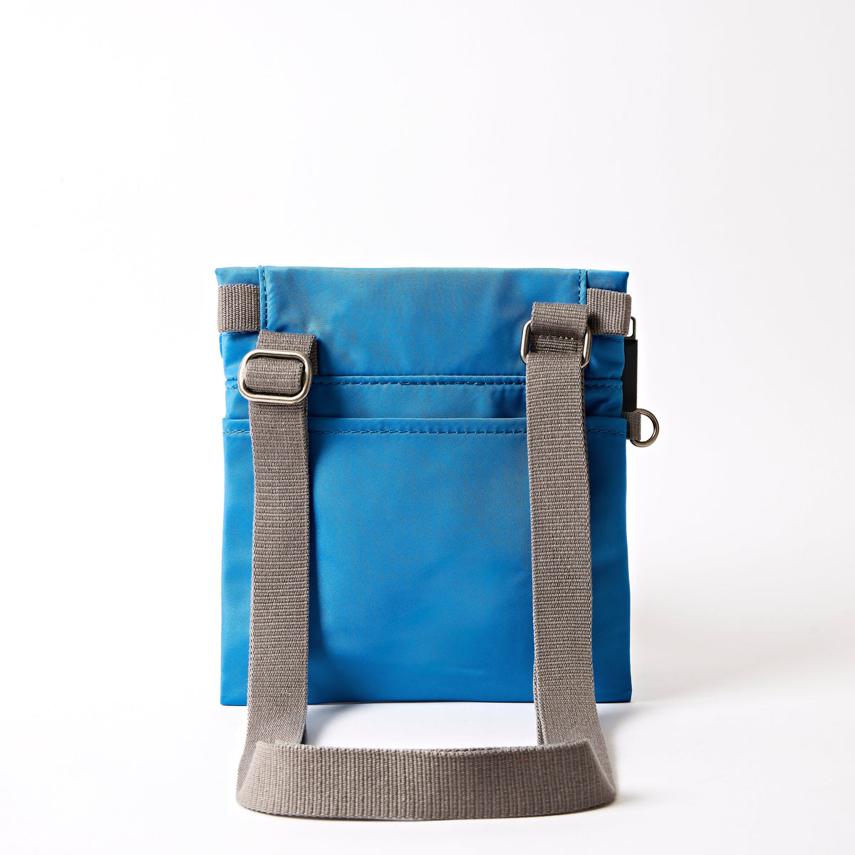 ROKA London - Stratford S crossbody-väska #Färg_Malibu_Blue