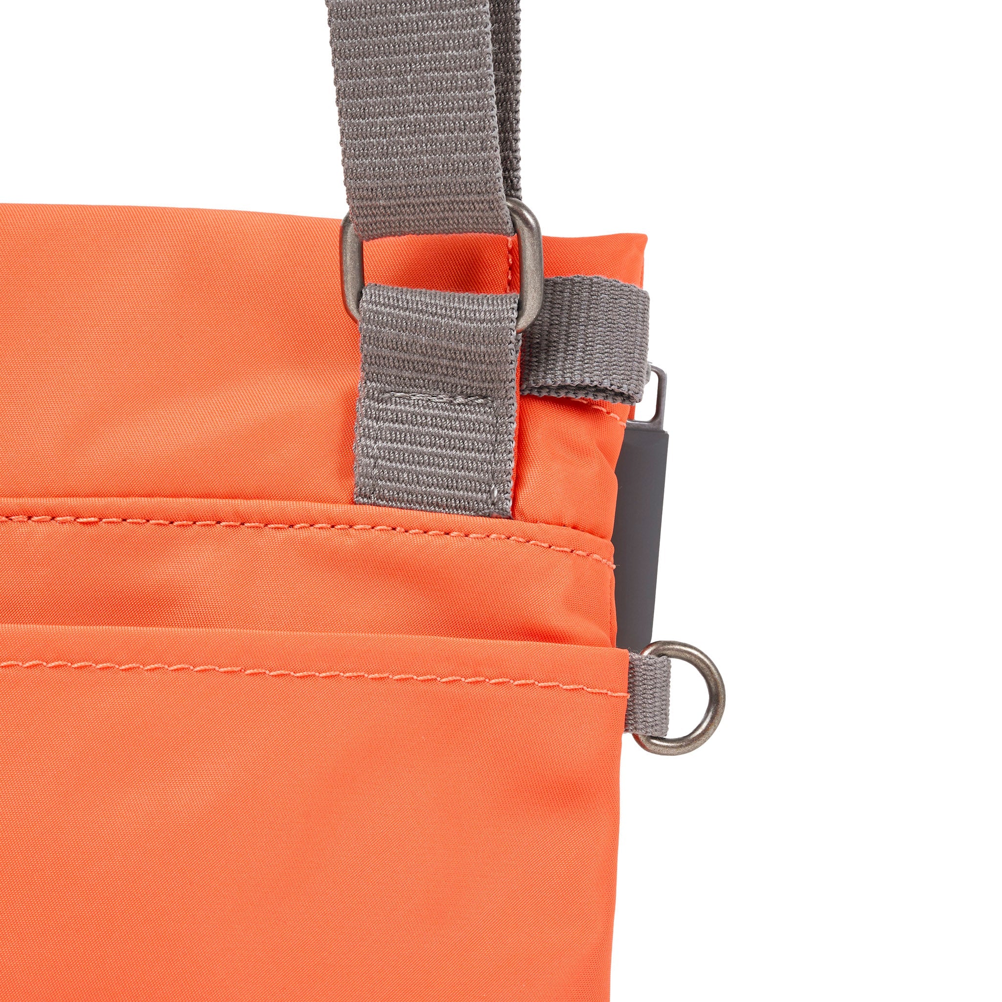 ROKA London - Stratford S crossbody-väska #Färg_Firecracker