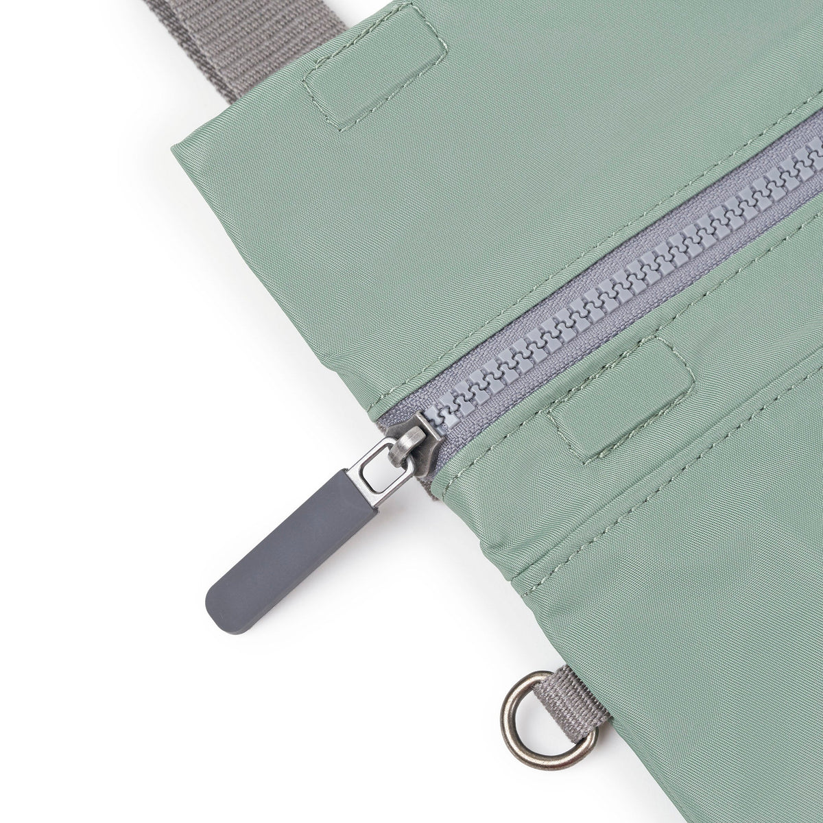 ROKA London - Stratford S crossbody-väska #Färg_Frost