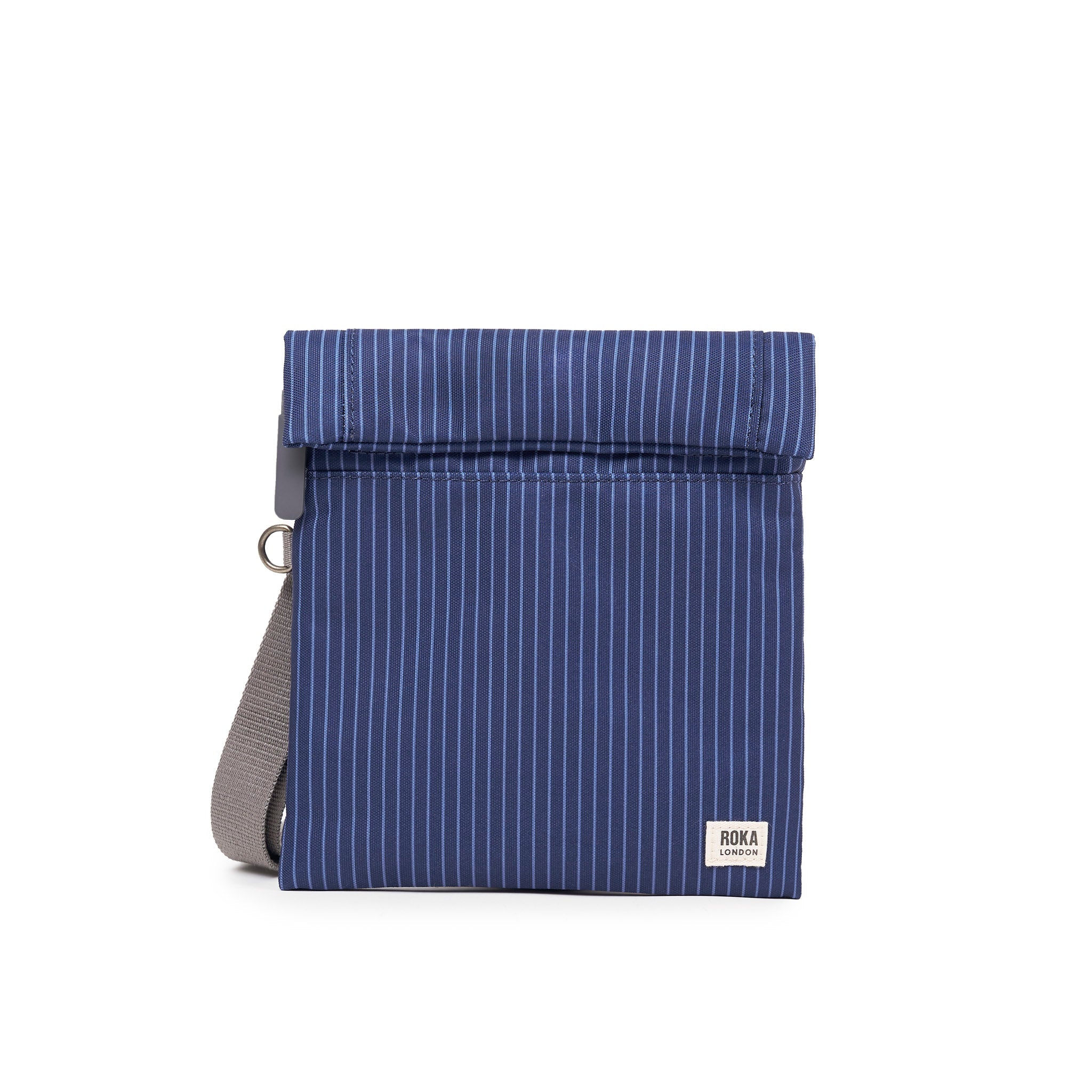 ROKA London - Stratford S crossbody-väska #Färg_Dark_Denim_Pin_Stripe
