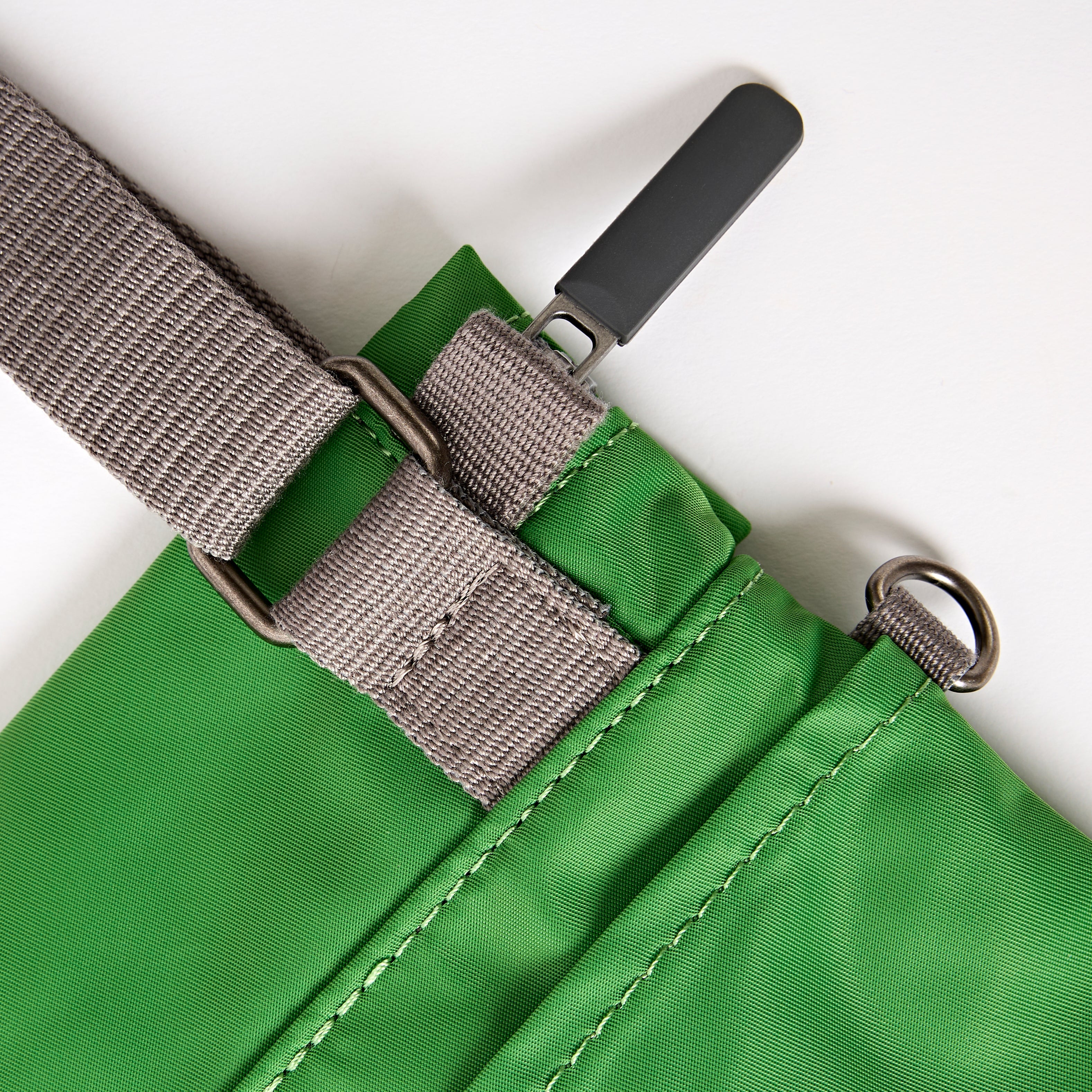 ROKA London - Stratford S crossbody-väska #Färg_Online_Lime