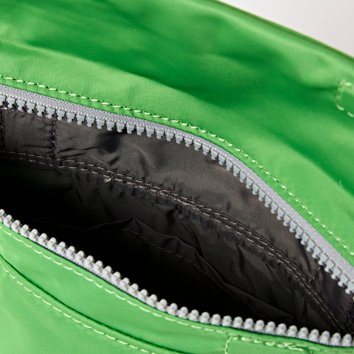 ROKA London - Stratford S crossbody-väska #Färg_Online_Lime